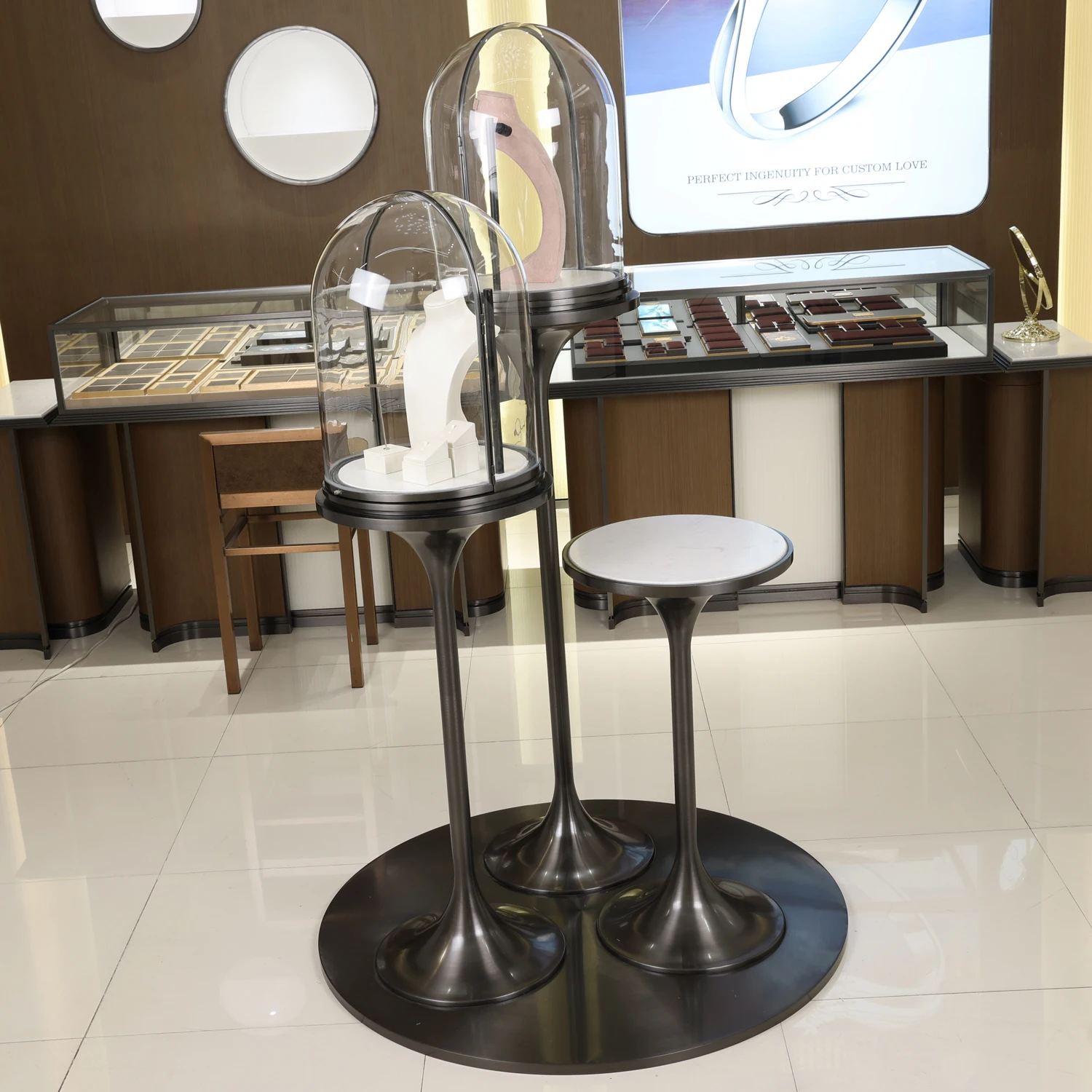 Customized Portable Jewelry Exhibition Portable Rotating Jewellery Shop Display Neck Showcase With Led Spot Lighting