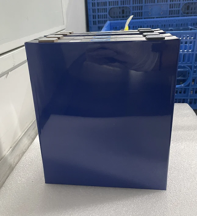 Grade A Rechargeable battery Phosphate Lifepo4 batteries deep cycly life 100Ah 200Ah 300Ah for Solar