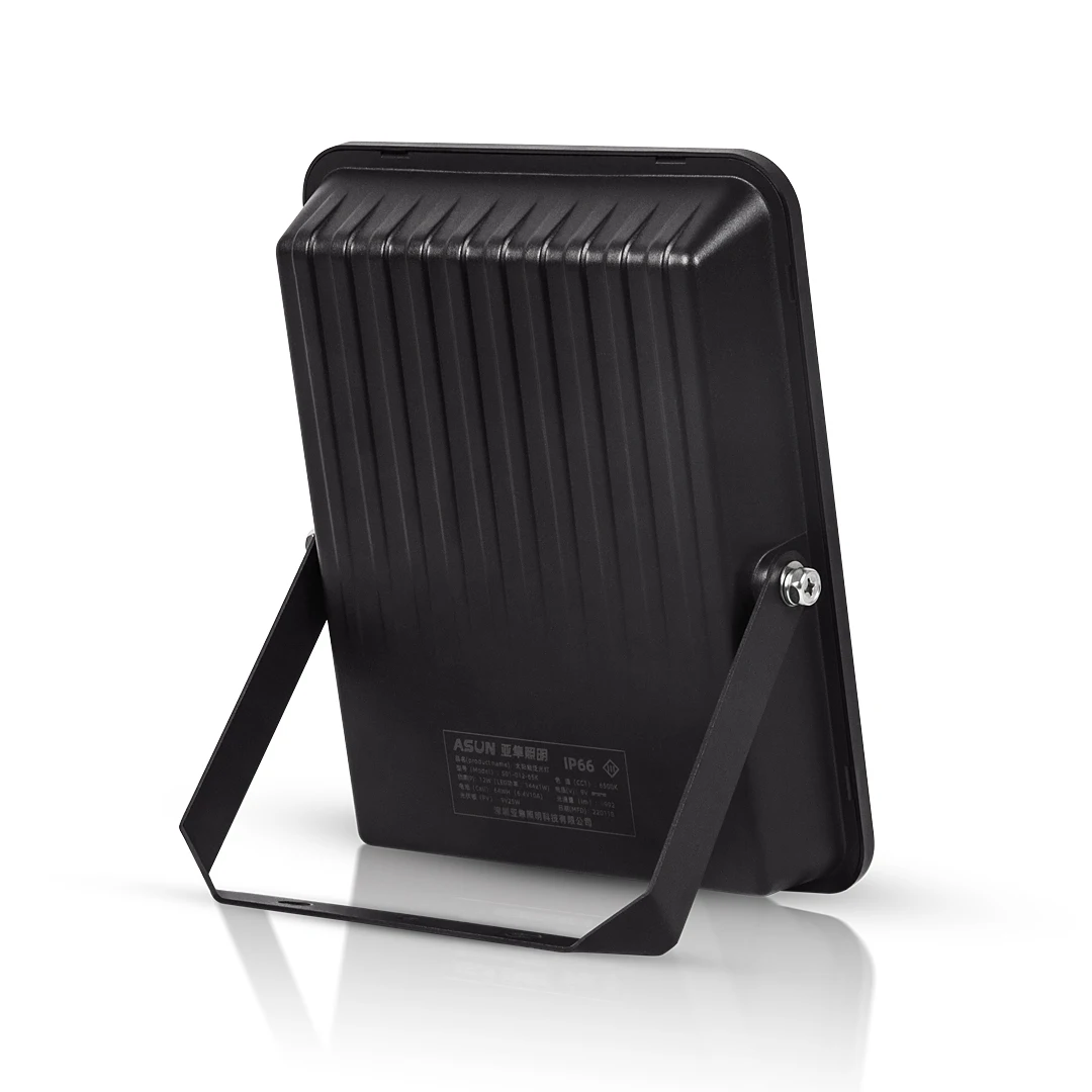 IP66 Outdoor Waterproof and Lightning Protection Solar Flood Light with Anti-shedding PC Glass Frame