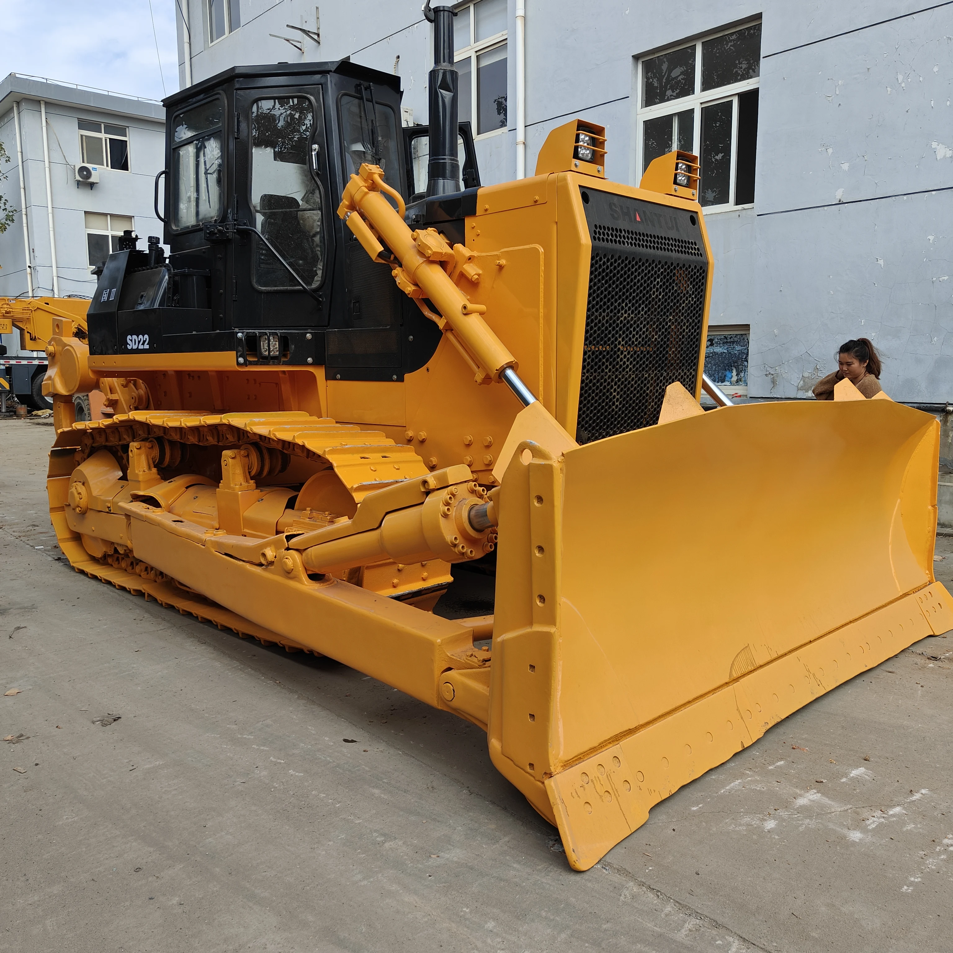 Hot sale SHANTUI SD13 SD16 SD22 SD26 SD32 shantui crawler bulldozer