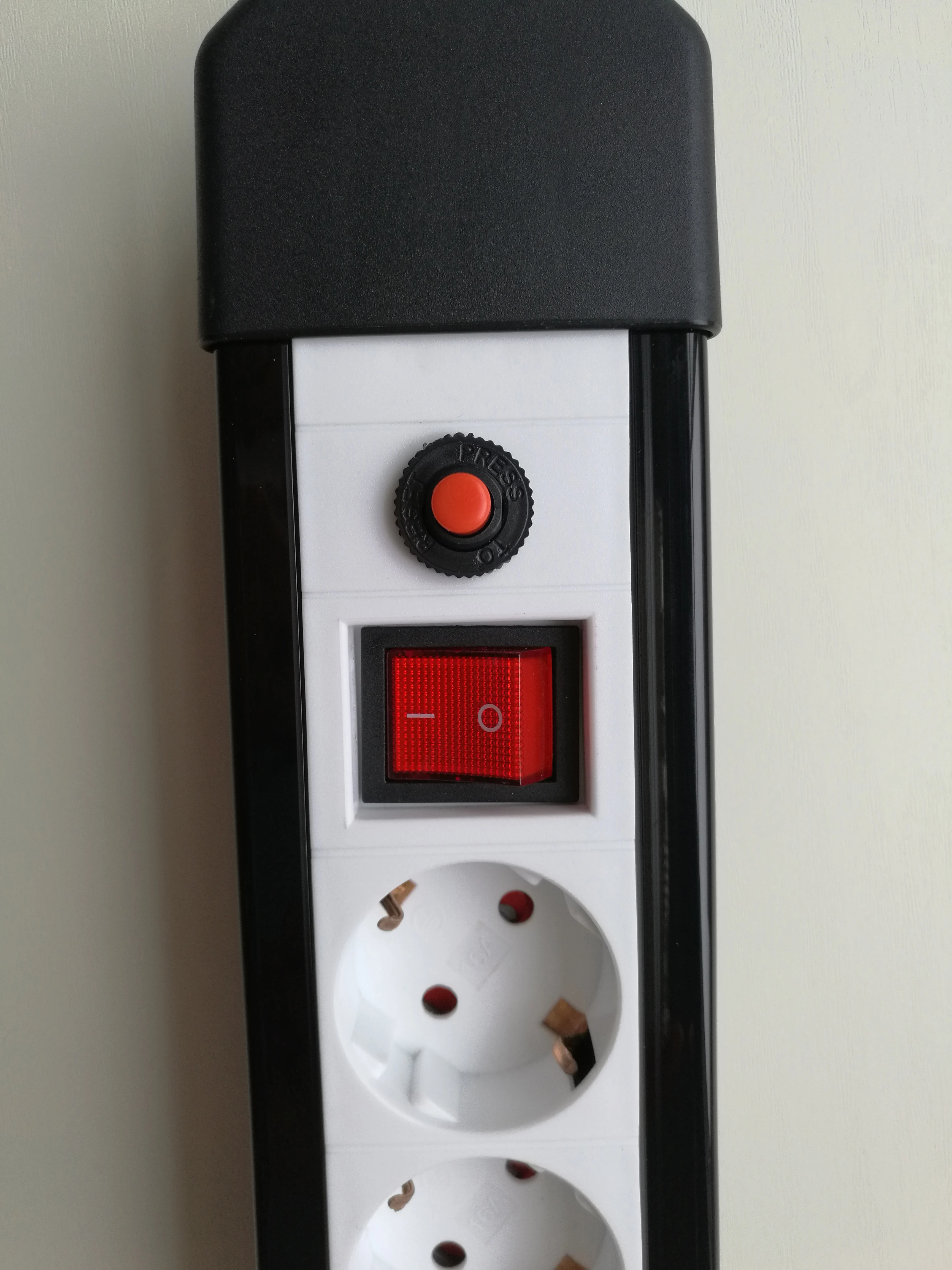 German EU 4 Outlets with Usb Power Extension Cord with Surge Protector Overload Protector Power Strip 16A Extension Socket White