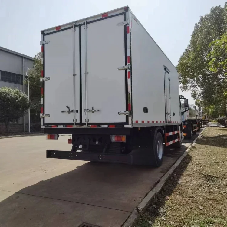 New Isuzu refrigerated truck 30 cbm  refrigerator wagon freezer vehicle