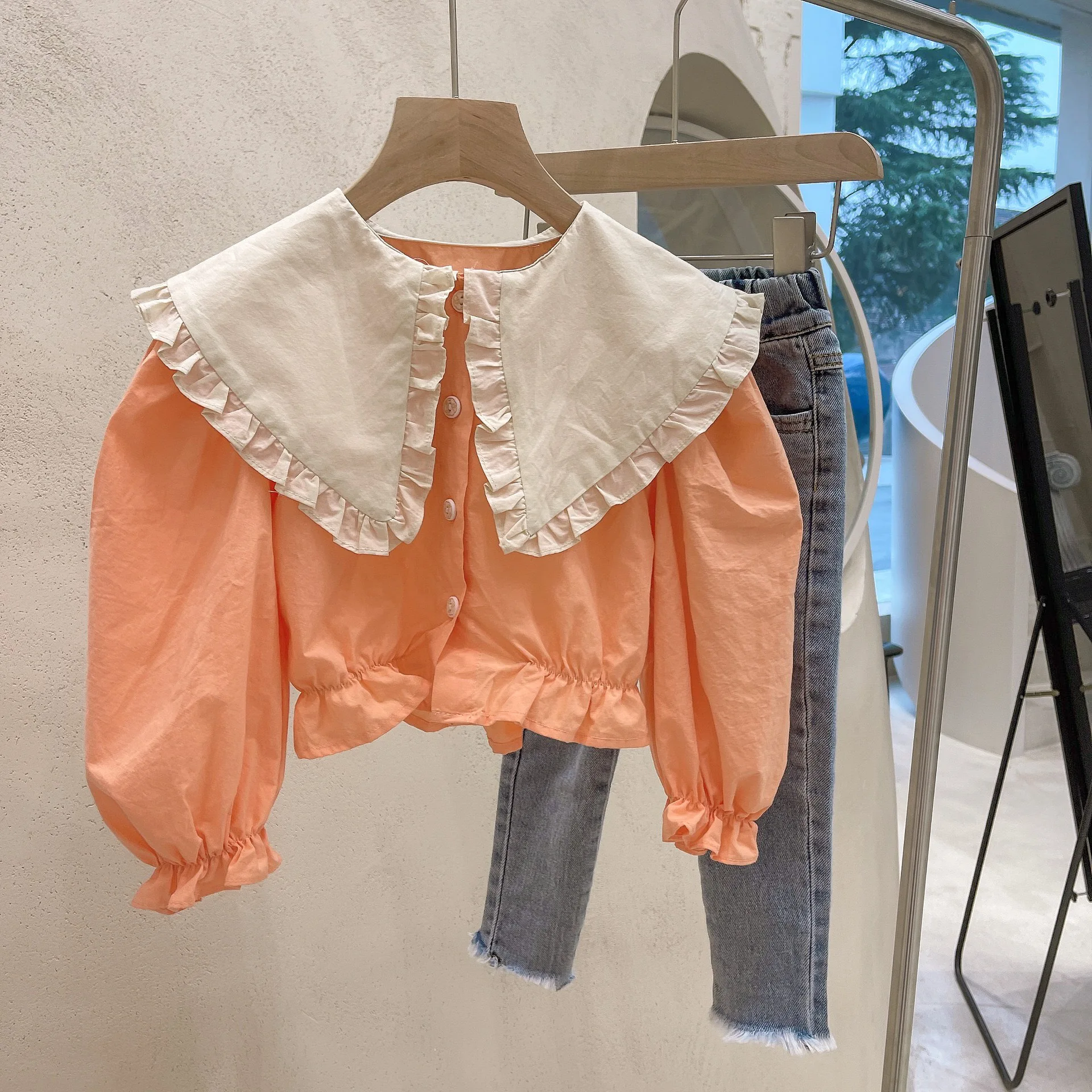 
2021 spring trendy new girl big V-neck French puff sleeve short top Western style long-sleeved shirt 