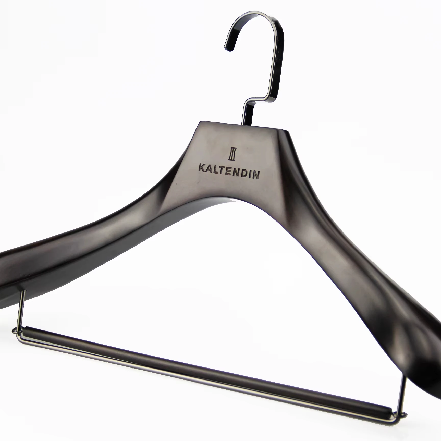 Durable classic elegant wooden hanger heavy duty coat hanger with velvet bar for display luxury hanger with customized logo