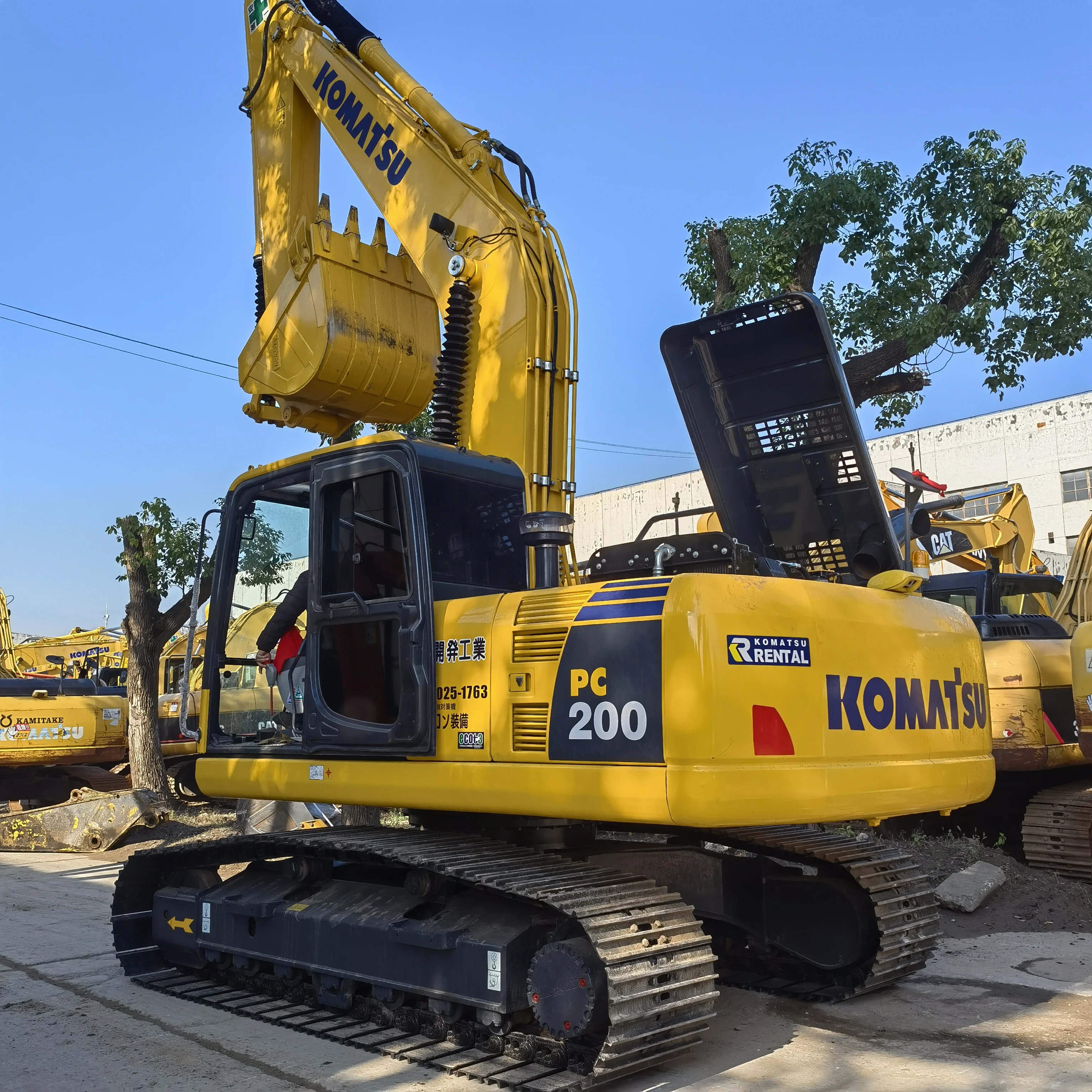 Original Japan Komatsu PC200 PC220-8 Komatsu PC200-6 Komatsu PC240 With High Quality Second Hand Excavator in Shanghai