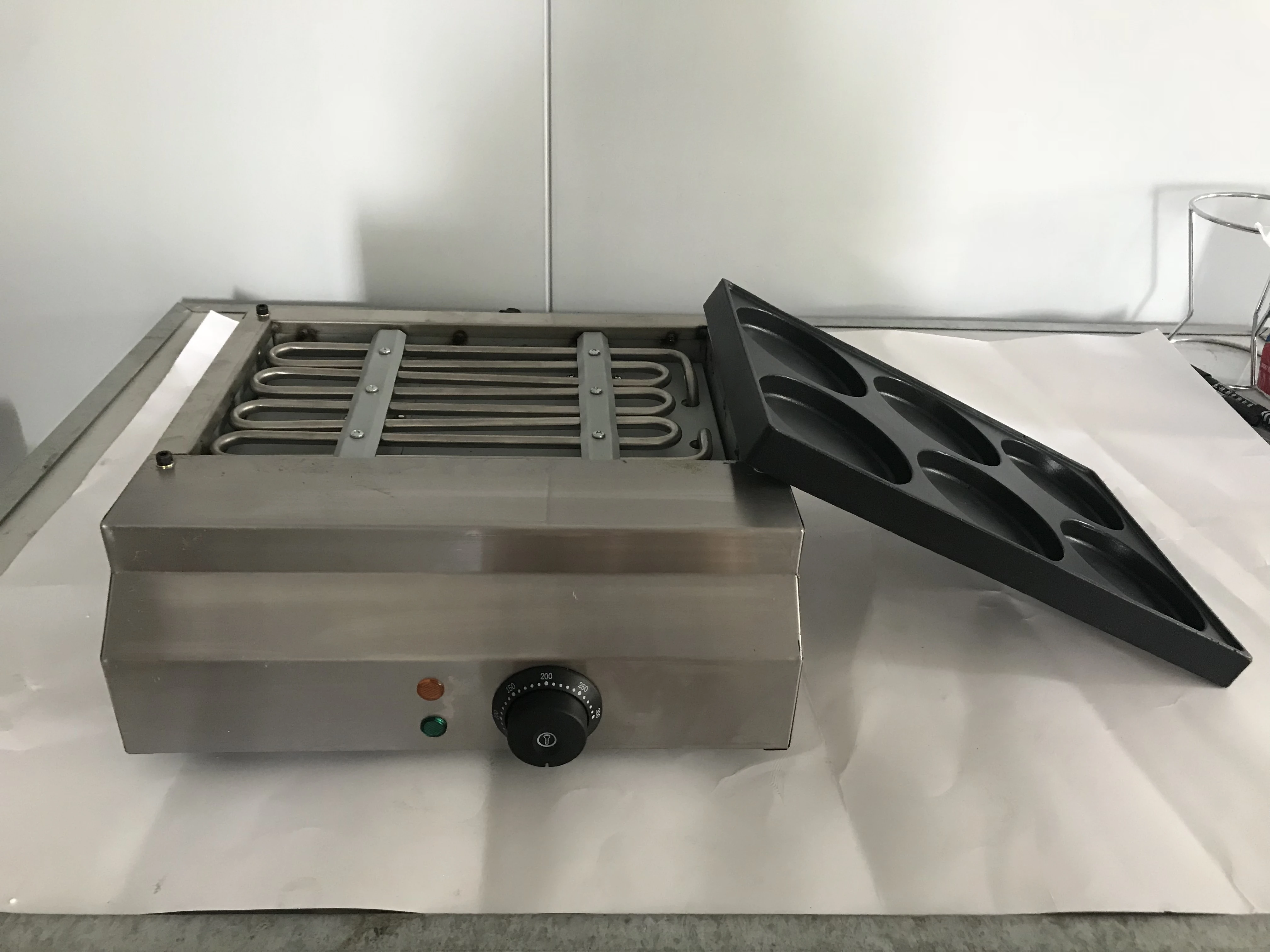 free shipping CE Approed 1 Set  New design high quality 6 holes electric burger making machine 110MM Size Pancake machine