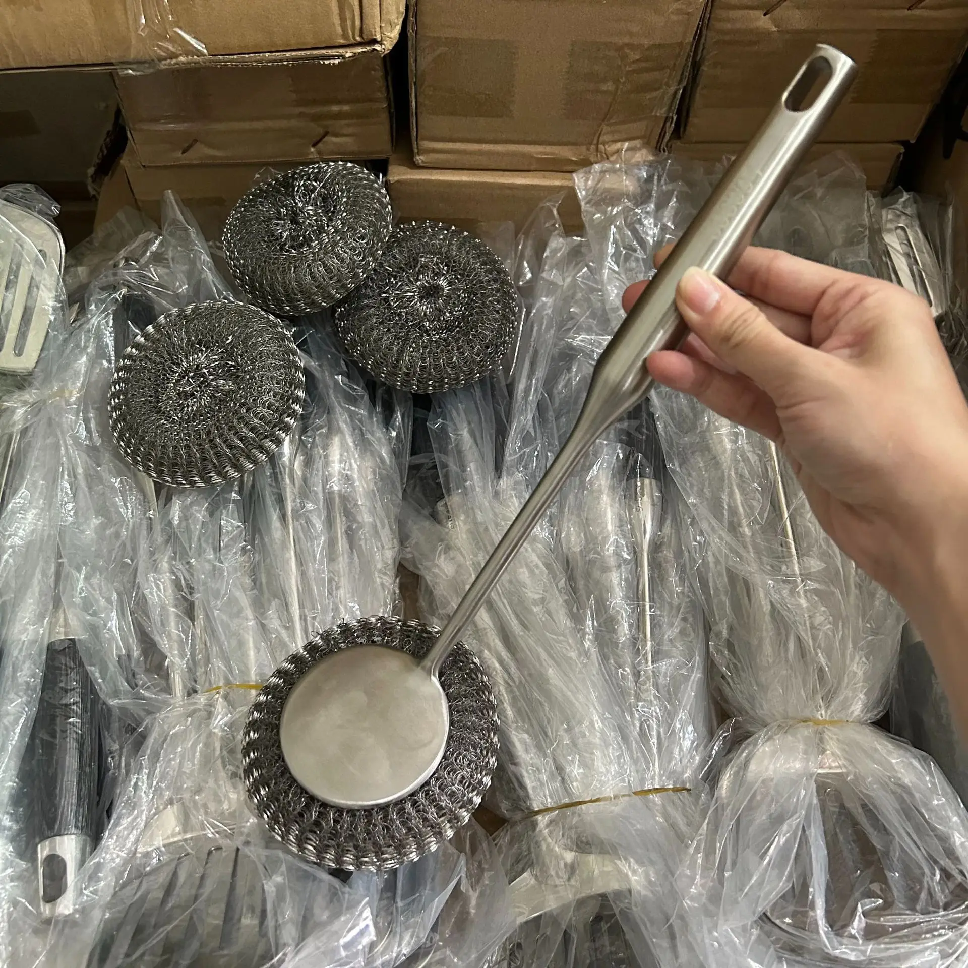 304 stainless steel cleaning pot brush for household kitchen special long handle ball cleaning brush