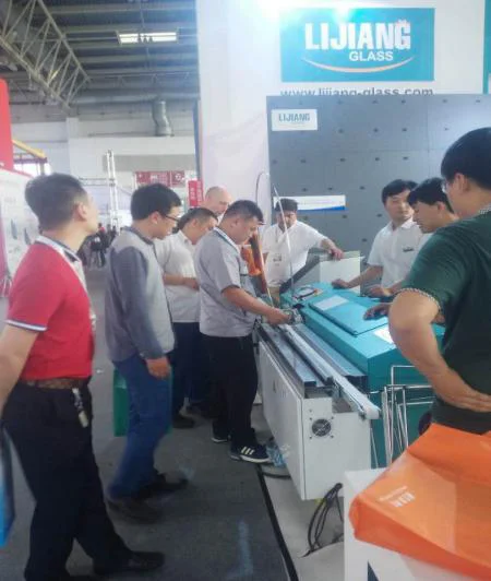 Automatic Insulating Glass Hot Melt Adhesive Sealant Coating Machine Butyl Extruder Equipment with No Pressure Relief Function