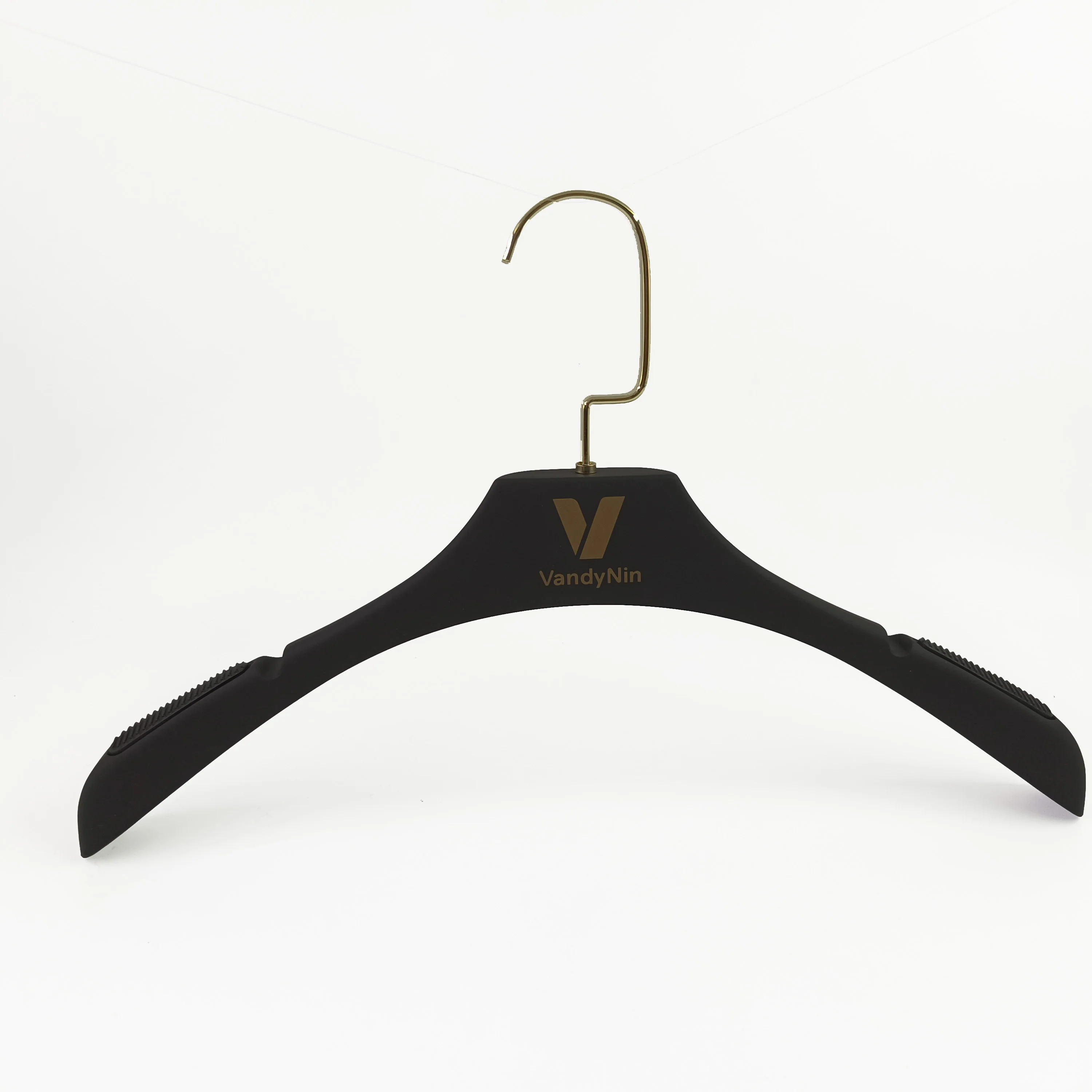 Classic Hot Sale Women Men Wedding Dresses Suit Coat Hanger Rubber Coated Plastic Clothes Hanger With Anti-slip Rubber Pads
