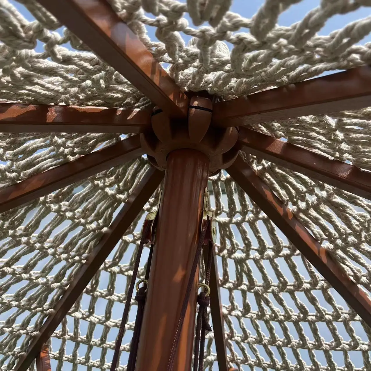 Outdoor Hand Woven Rope Sun Parasol Cotton Rope Braided Patio Garden Umbrella 2.5m Wooden Center Pole Patio Umbrella Custom Logo