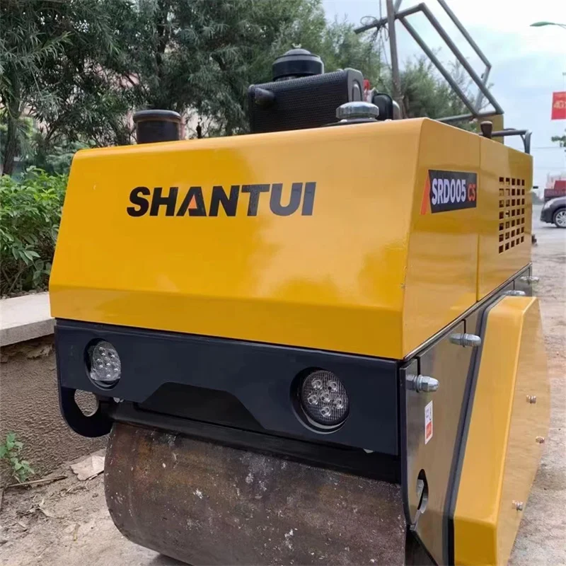 Shantui Crawler Bulldozer Powerful Engine SHANTUI 005cs Crawler Bulldozer With Winch Attachment For Sale