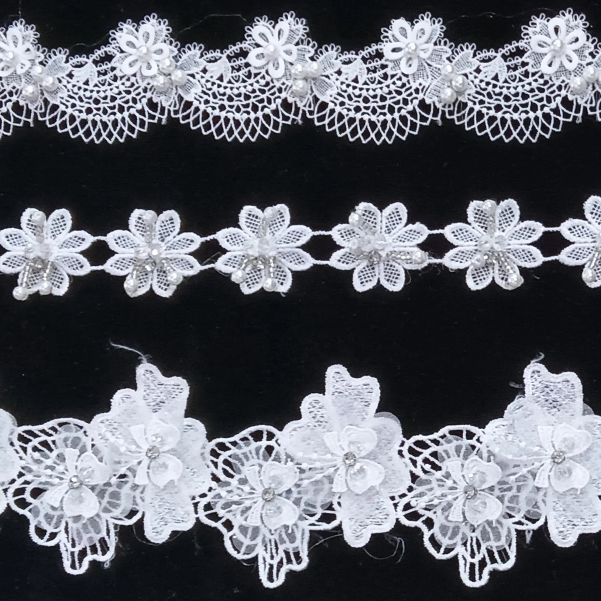 Encajes y cintas wholesale OEM 3d chiffon flower with crystal rhinestone big wave lace trim 3d beaded chain eyelet trimming lace