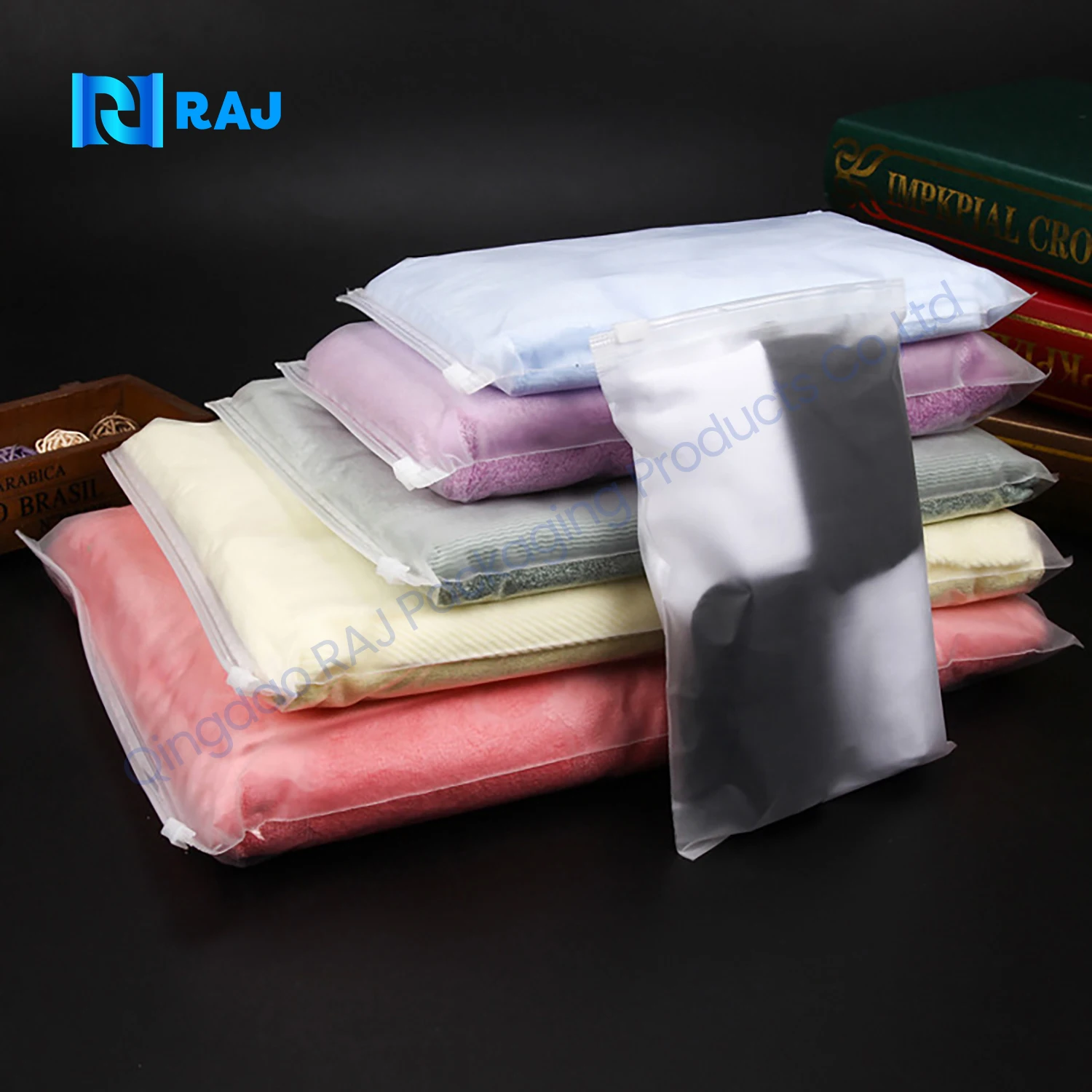 Custom Printing Plastic Poly Zip Lock Packaging Bags for Clothes Zipper Bags with Logo Luxury Clothing Bags Transparent PE