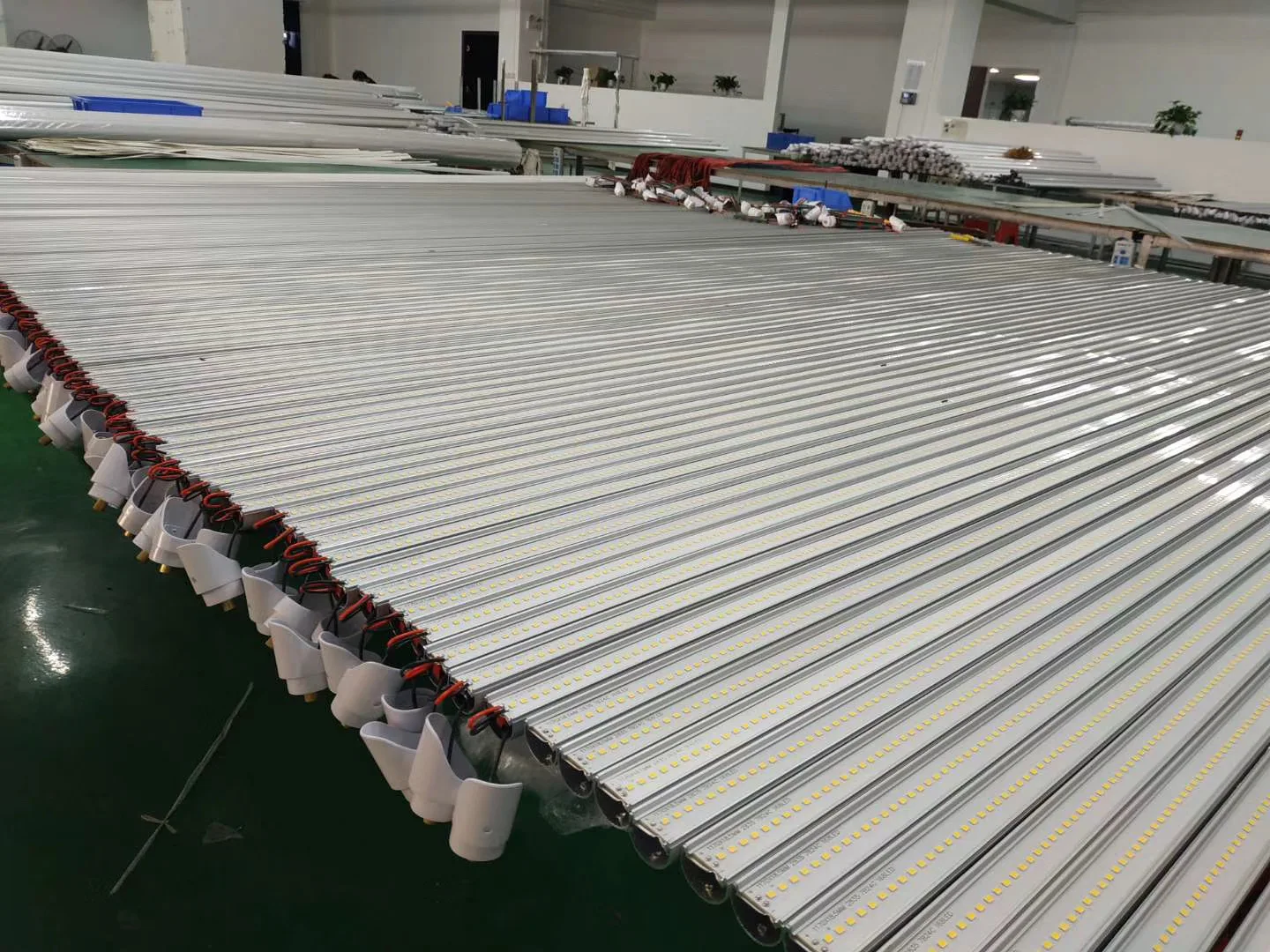 
Wholesale Hot Selling Rotatable 18 Inch Led Tube T8 