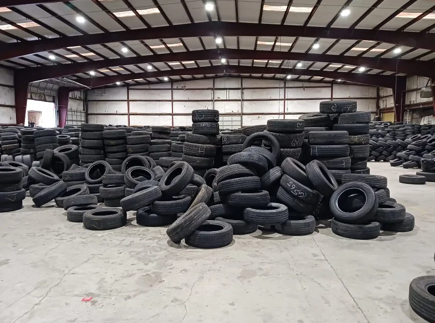 Manufacturer Wholesale Solid Tyre 10-16.5 12-16.5 Bobcat Skid Steer Loader Tires with Rim