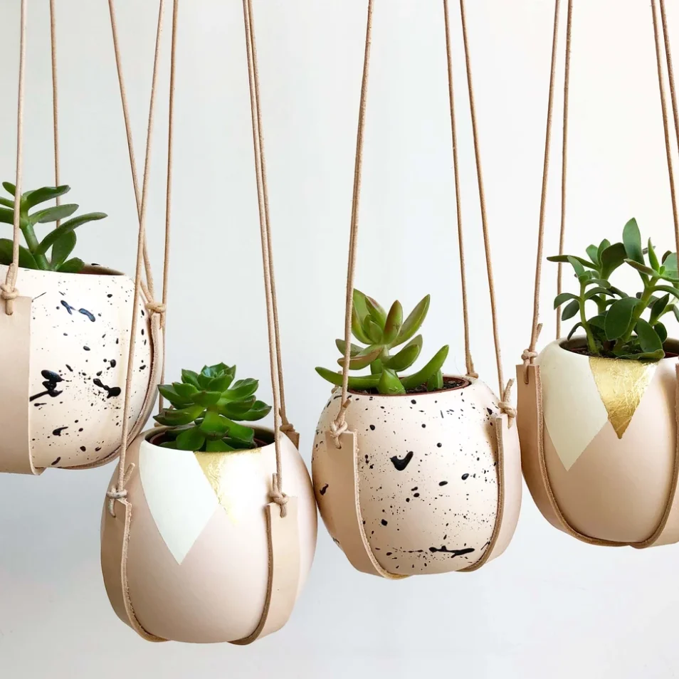 Wholesale modern garden decor floating plant pot cheap levitate hanging flower pot
