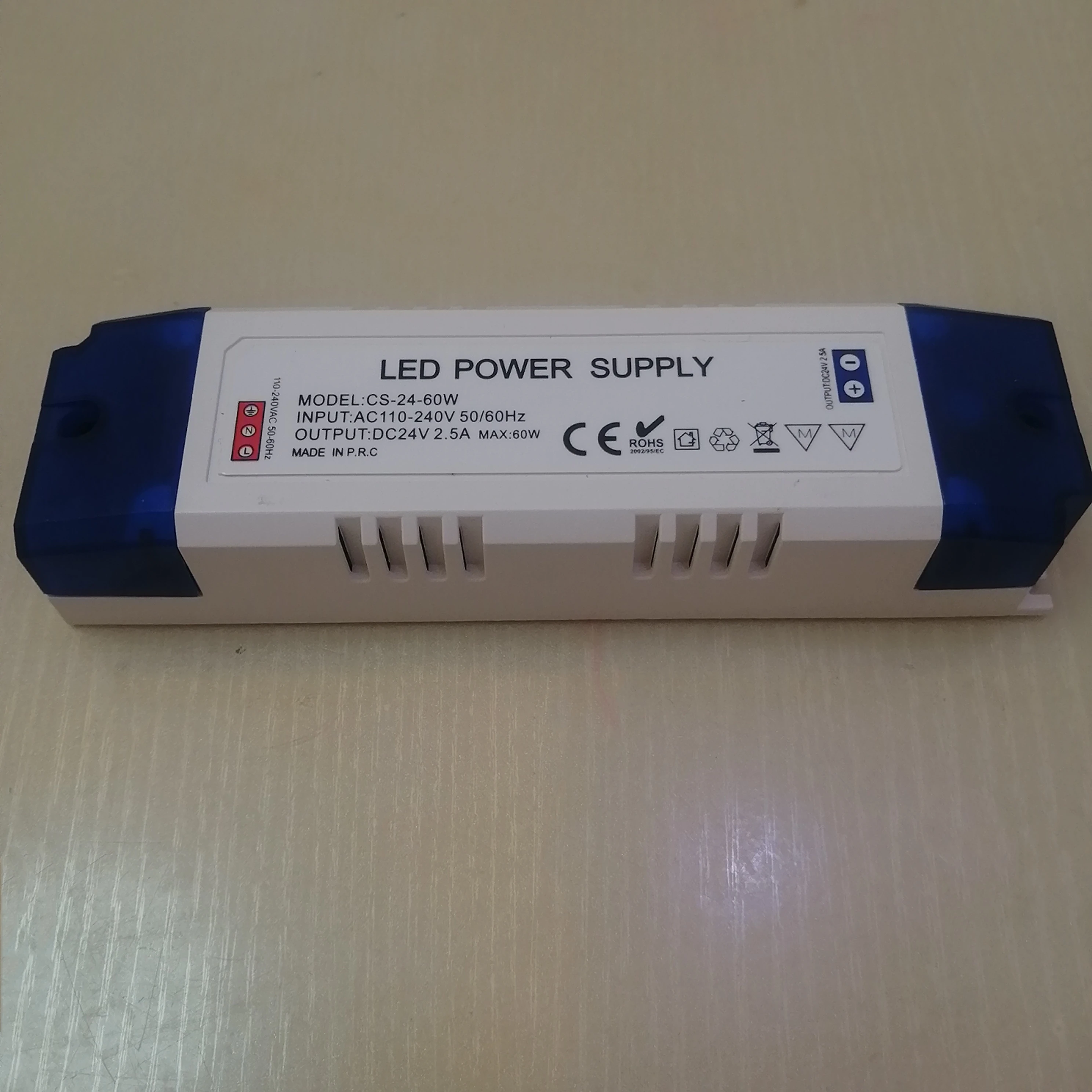 Plastic Casing 24V2.5A 12V 5A 60W Single Output Constant Voltage Non-waterproof LED Driver CCTV Camera Power Adapter Supply