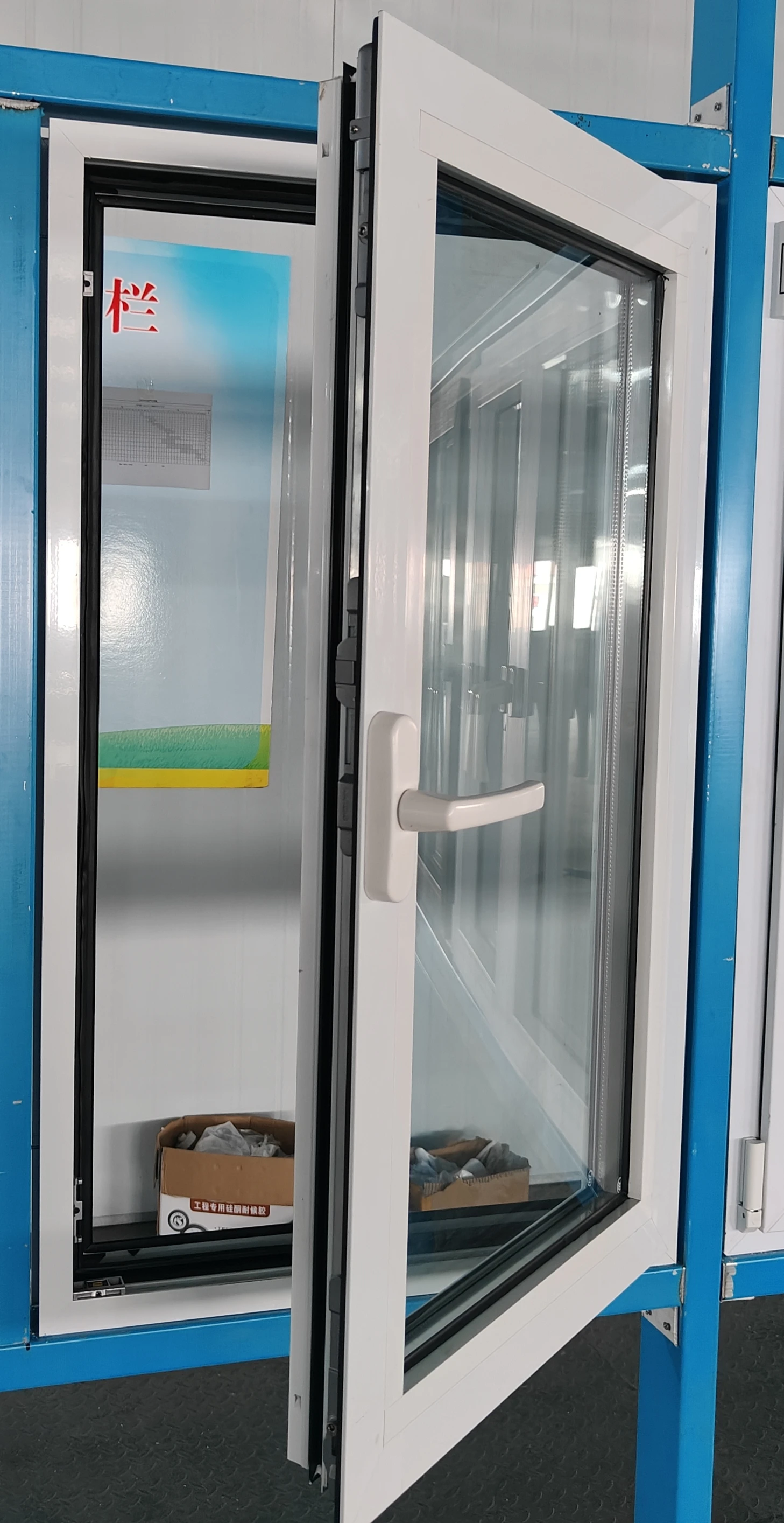 Home Used Balcony Decoration White Corner Butt Joint Glass Window Tilt Turn Bay Window Aluminium Window