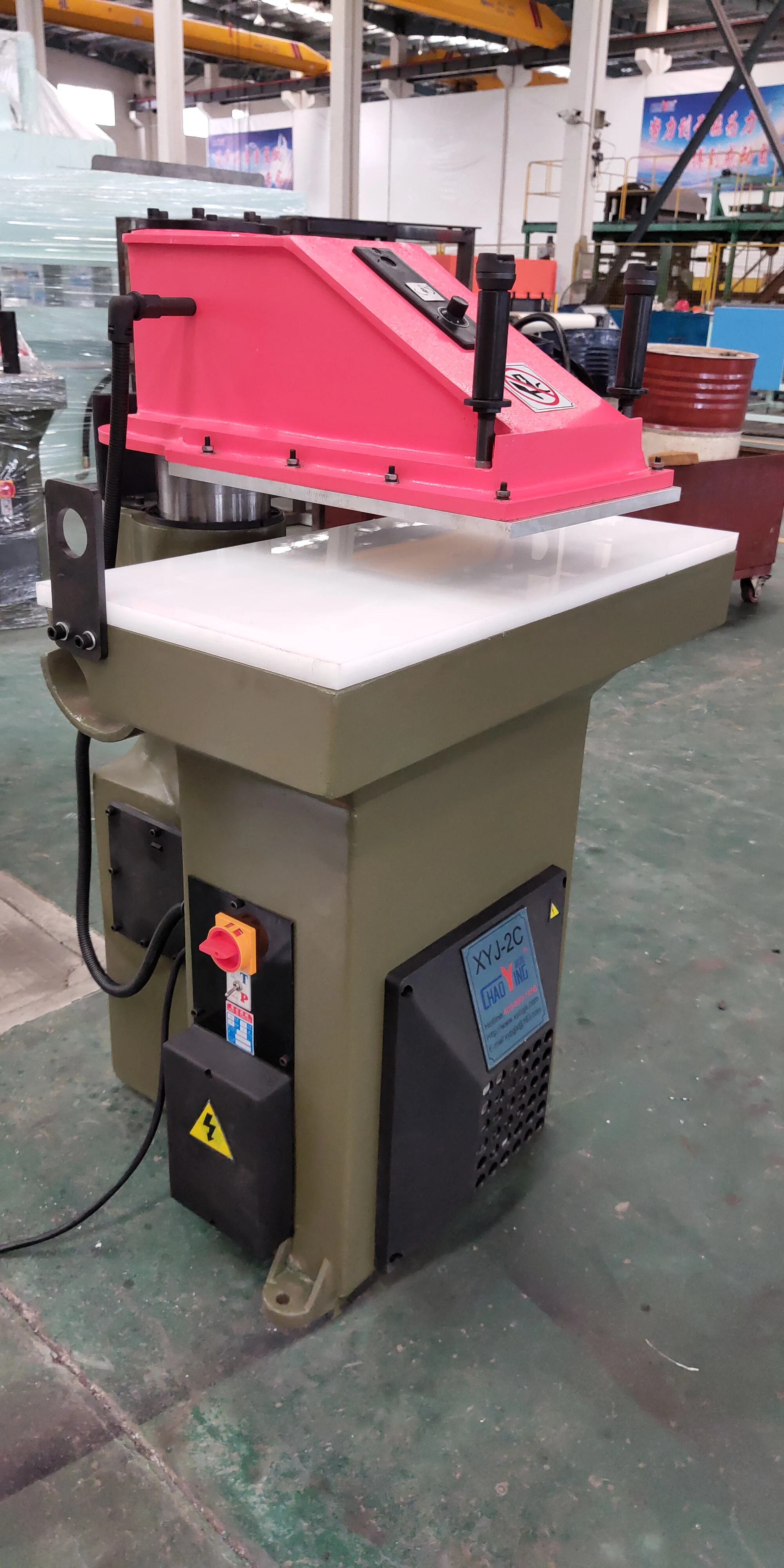 
Leather swing arm click cutting machine 
