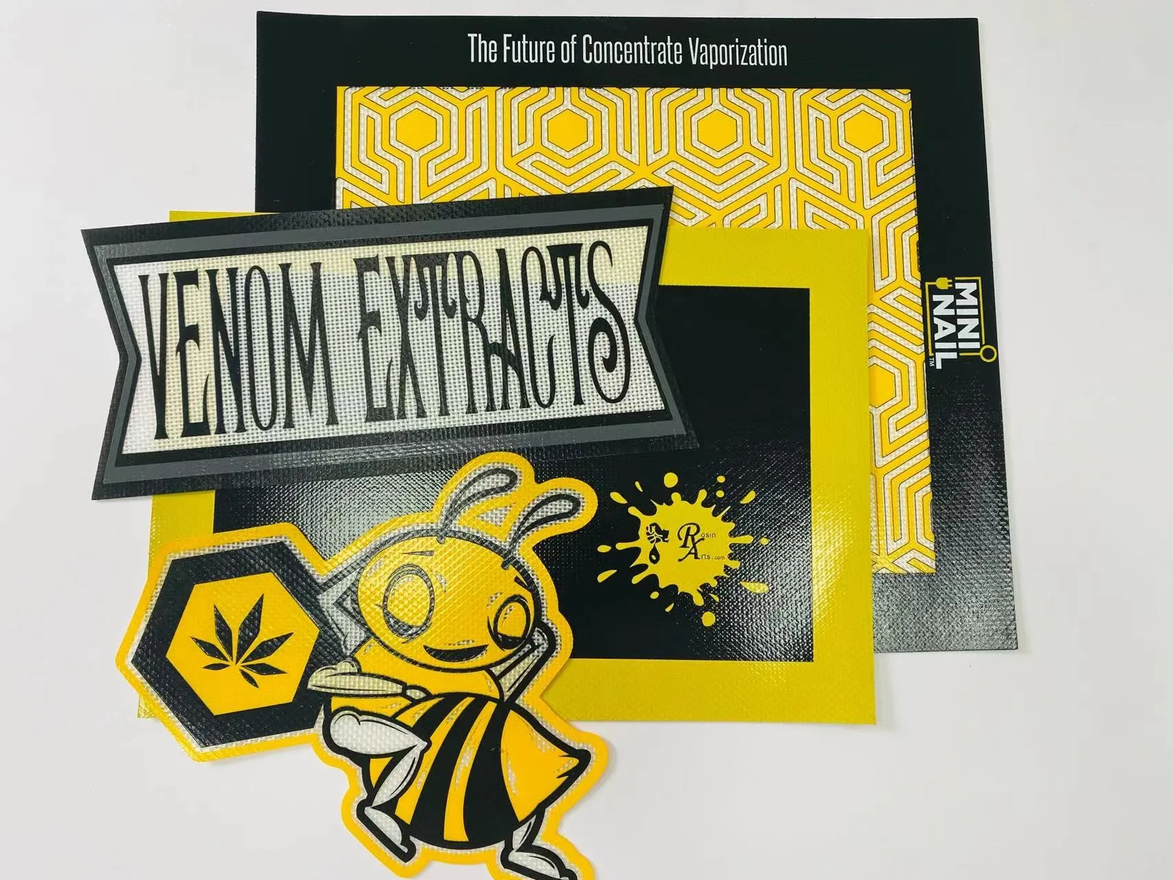 Top selling  Custom Die cut shape dab mats Custom Logo Printed silicone  dab mats Silicone Fiberglass Coaster Cup Mat