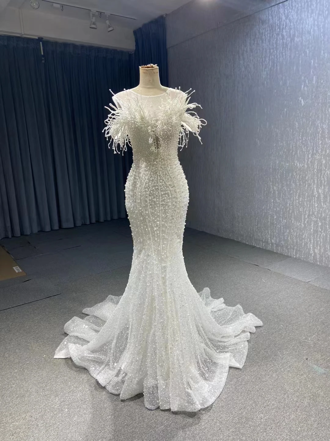 QUEENSGOWN  ostrich bridal pearls sleeveless ivory embroidered party dresses women luxury evening gown dress