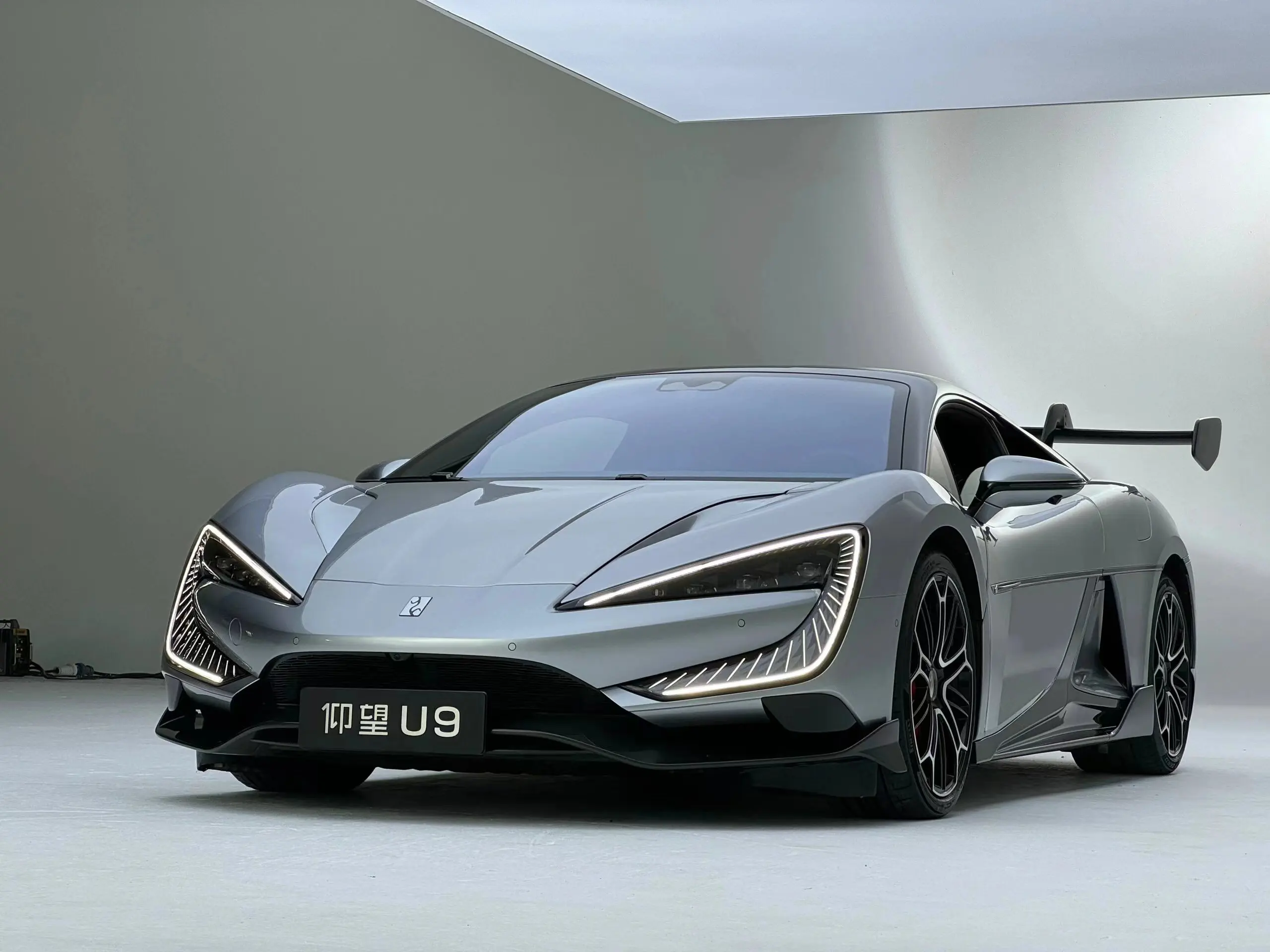 Deposit 2024 byd yangwang u9 sports ev car luxury supercar pure electric sedan 4wd super car new energy vehicles byd yangwang u9