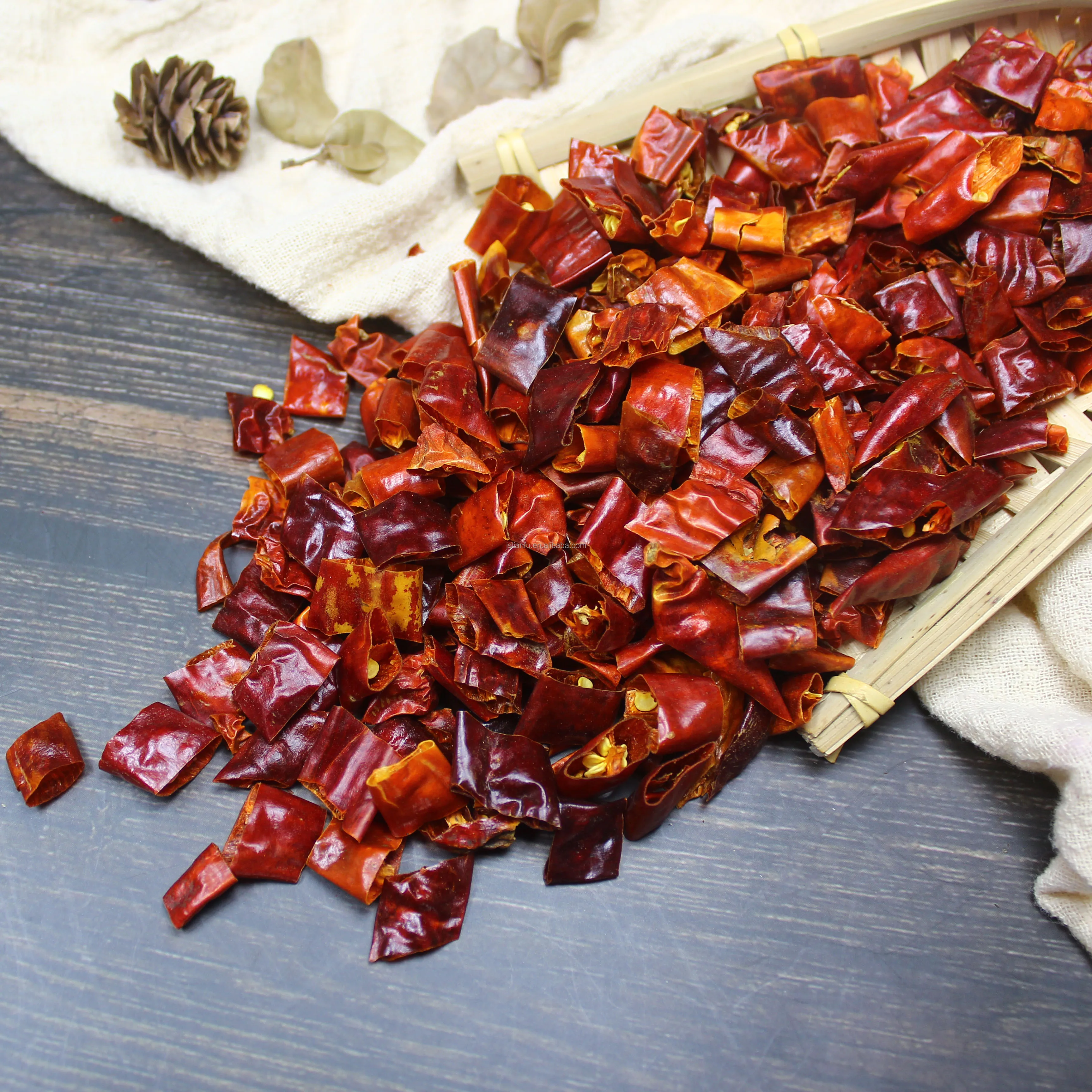 Factory supply High Quality Dried Spicy Red Chili Sliced Chili Rolls