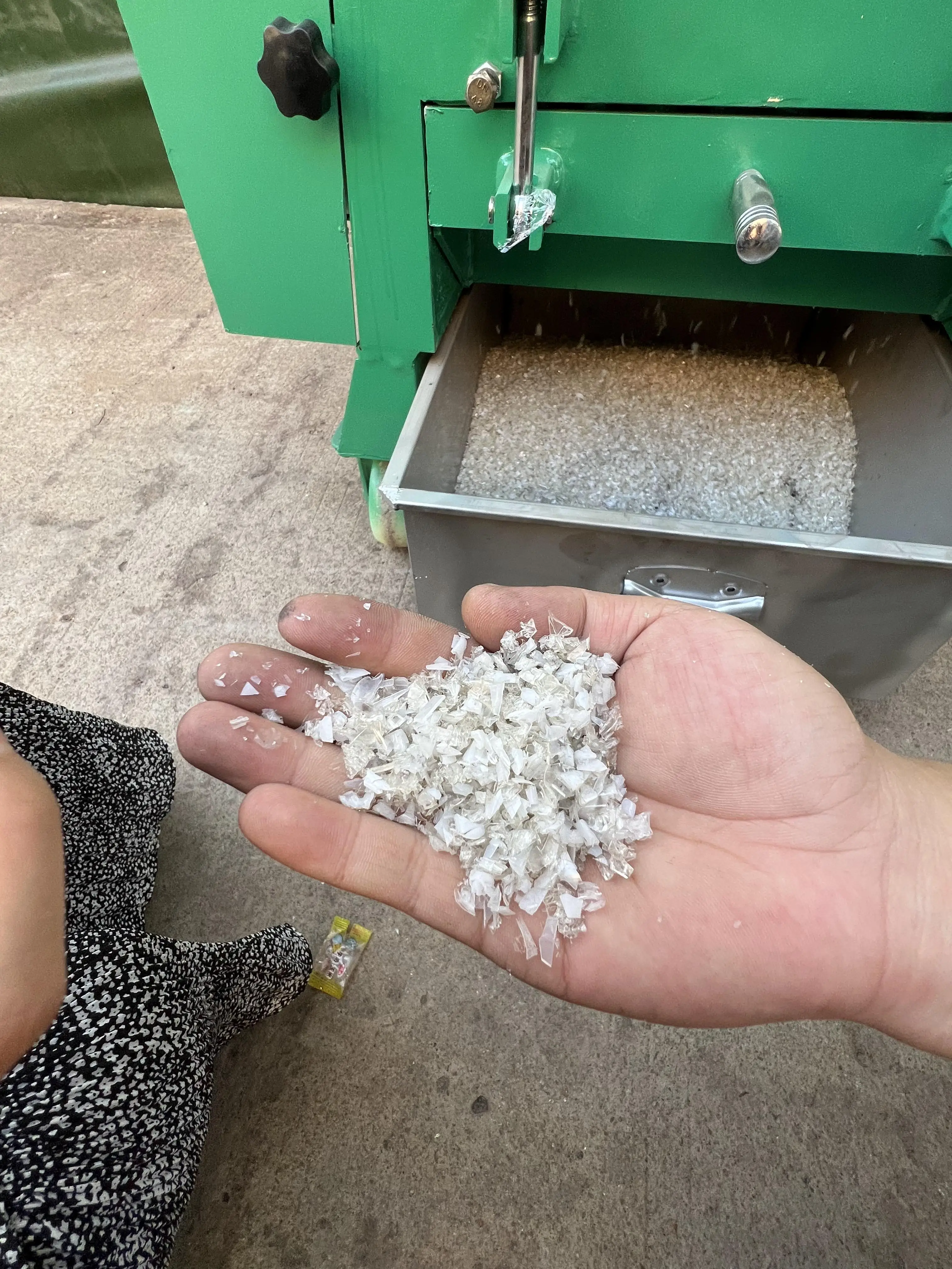 Plastic Crusher Factory Direct Sales 4kw Small Household Waste Plastic Recycling Crusher Injection Molding Plastic Crusher
