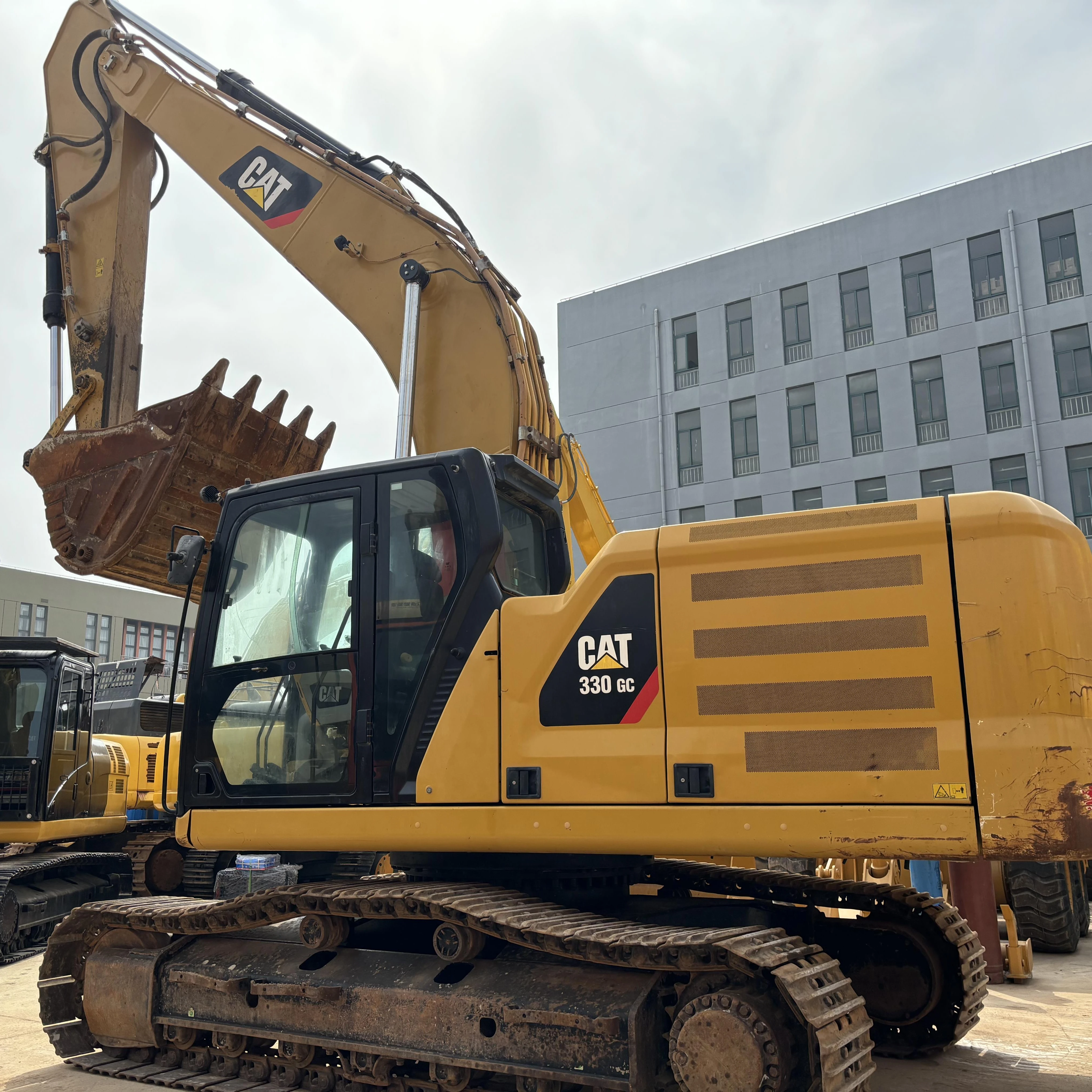 2019 cat 330gc excavator original condition 330 gc 6 cylinders 30 ton construction machinery in China shanghai caterpillar sale