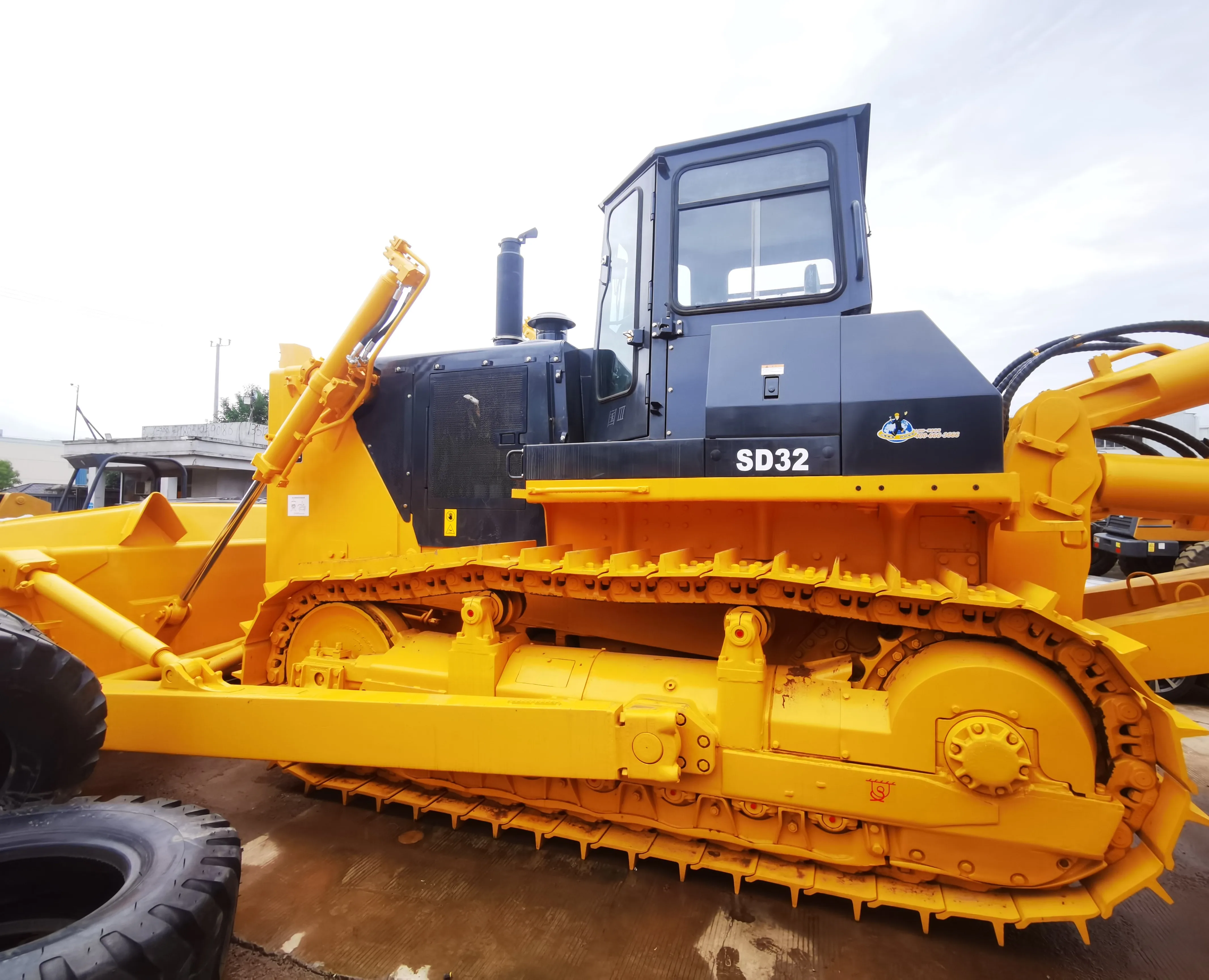 Бульдозеры SHANTUI SD32 34 тонны 257 кВт