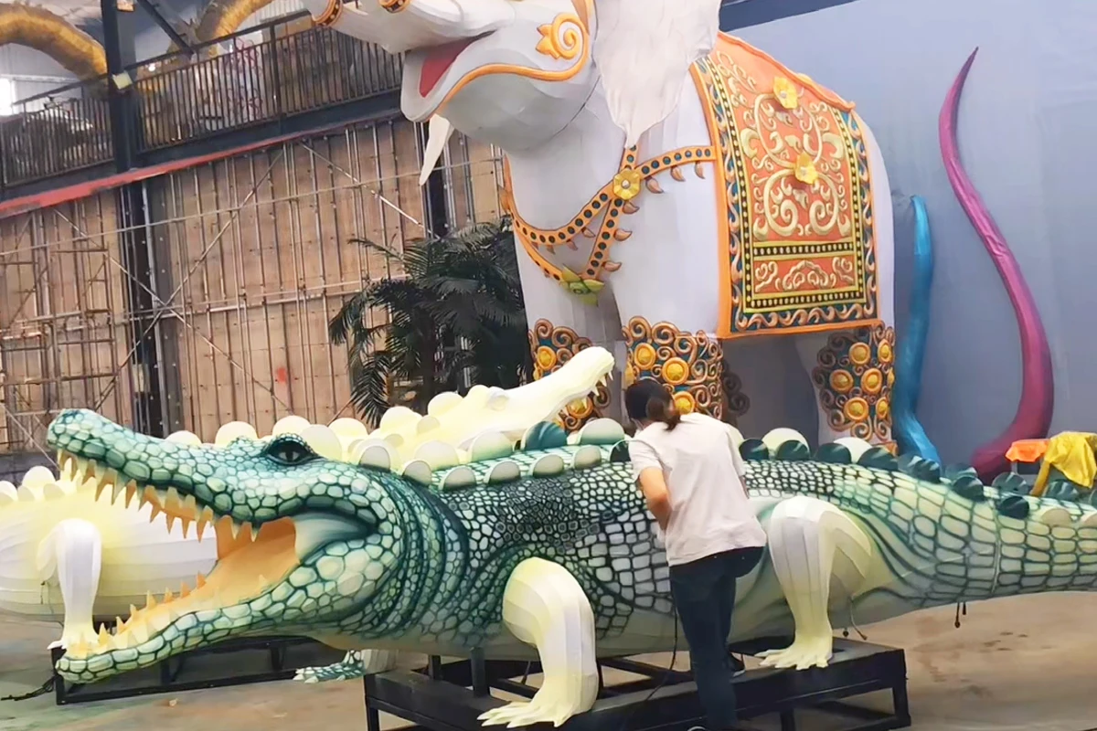 Custom Modern Design Animal Crocodile Lantern Outdoor Waterproof Playground Display Easter New Year Christmas Party Decorations
