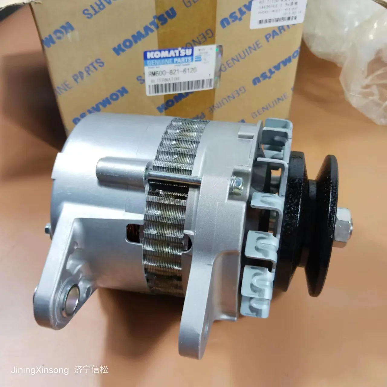 Генератор переменного тока S6D95 24V для PC200-5 600-821-6120