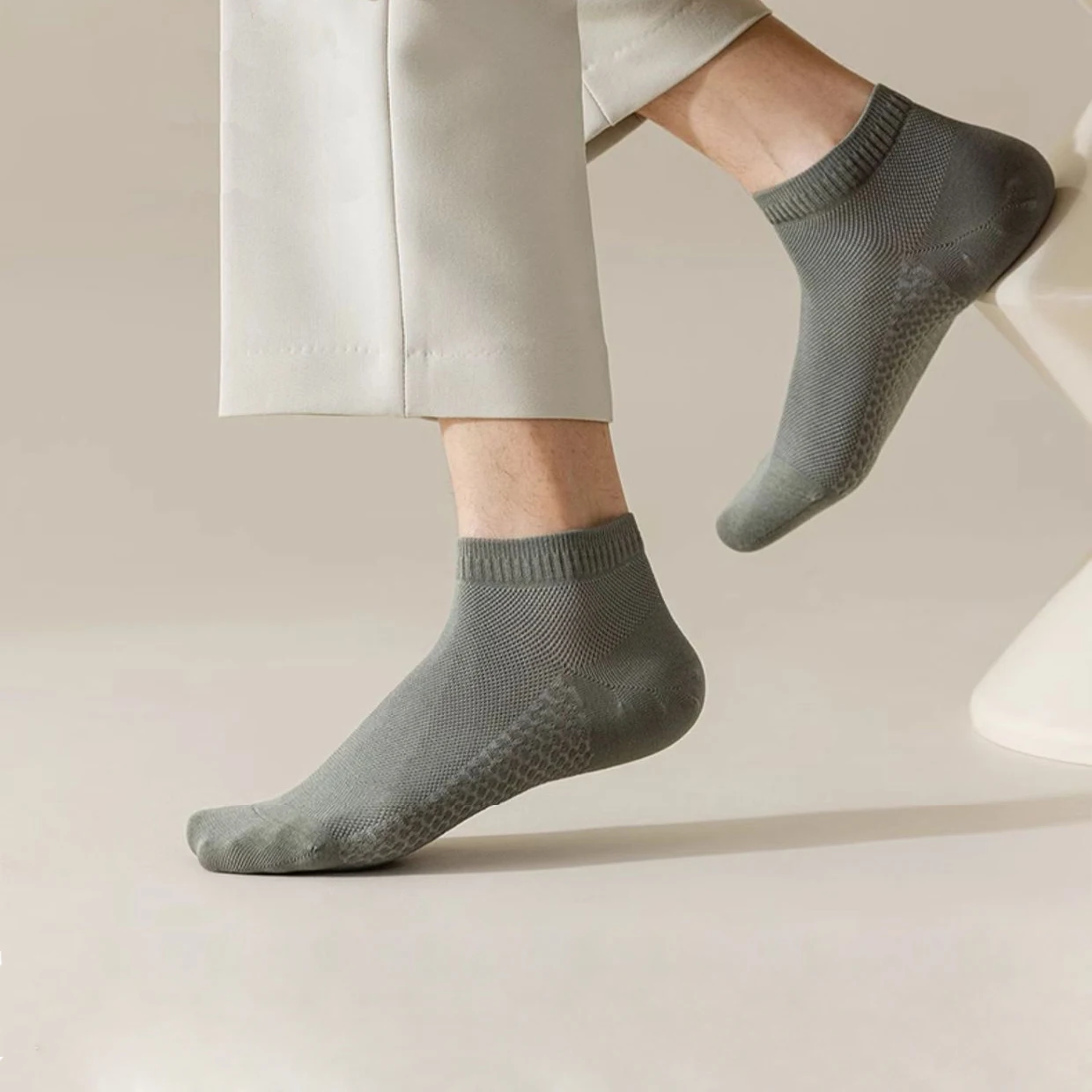 Wholesale Custom Logo Summer Mesh Socks  Breathable Sweat-absorbent Cotton Socks Casual Solid Knitted Ankle Socks For Men