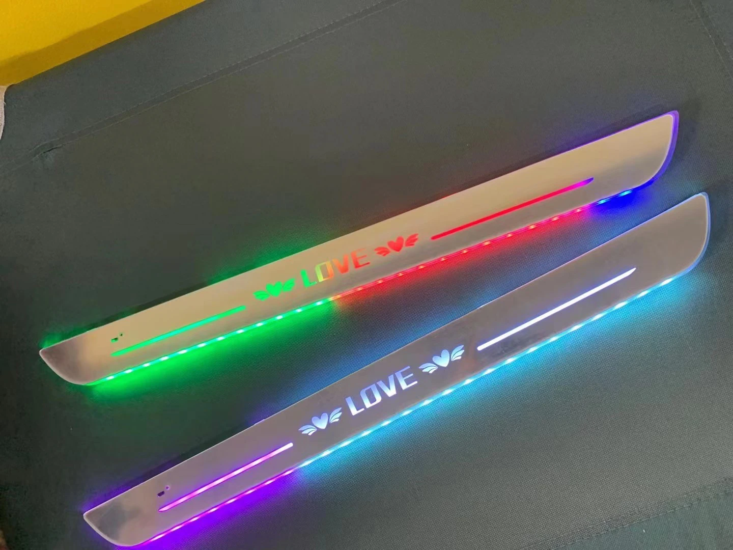 USB беспроводной RGB цветной приветственный педаль с логотипом под заказ автомобильный акриловый Радужный светодиодный порог универсальная