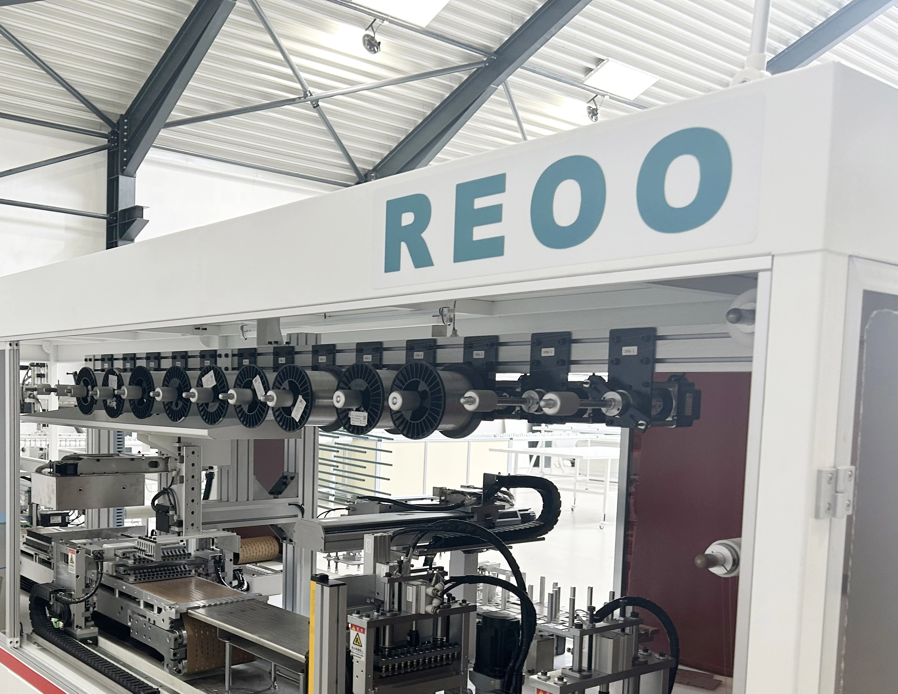 Automatic Stringer Machine 1800 Speed flat soldering ribbon of 0.35-1.6 mm 2-12 BB Solar Cells for Solar Panel Production Line