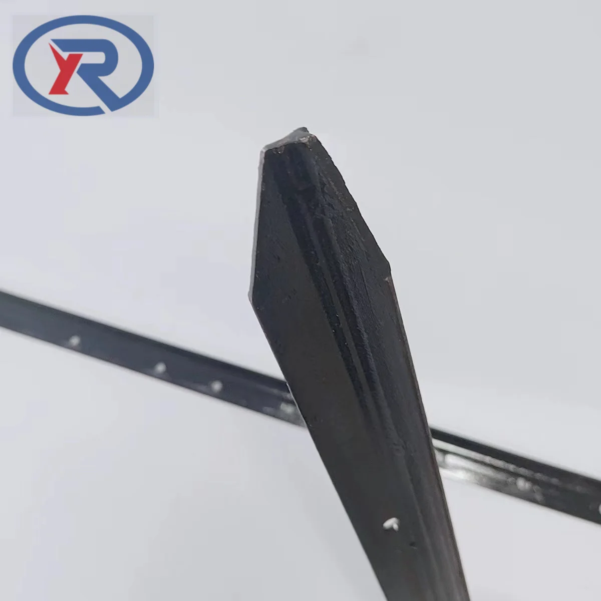 Australian Standard 2.04kg/m black bitumen coated Y star picket with hooks/Steel metal Y type star fence post pickets for farm