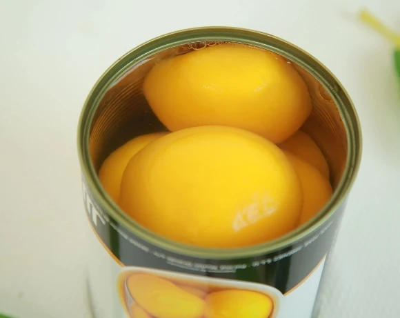 Горячая распродажа свежие консервированные желтые персиковые фрукты в легком сиропе оптом вкусные кости