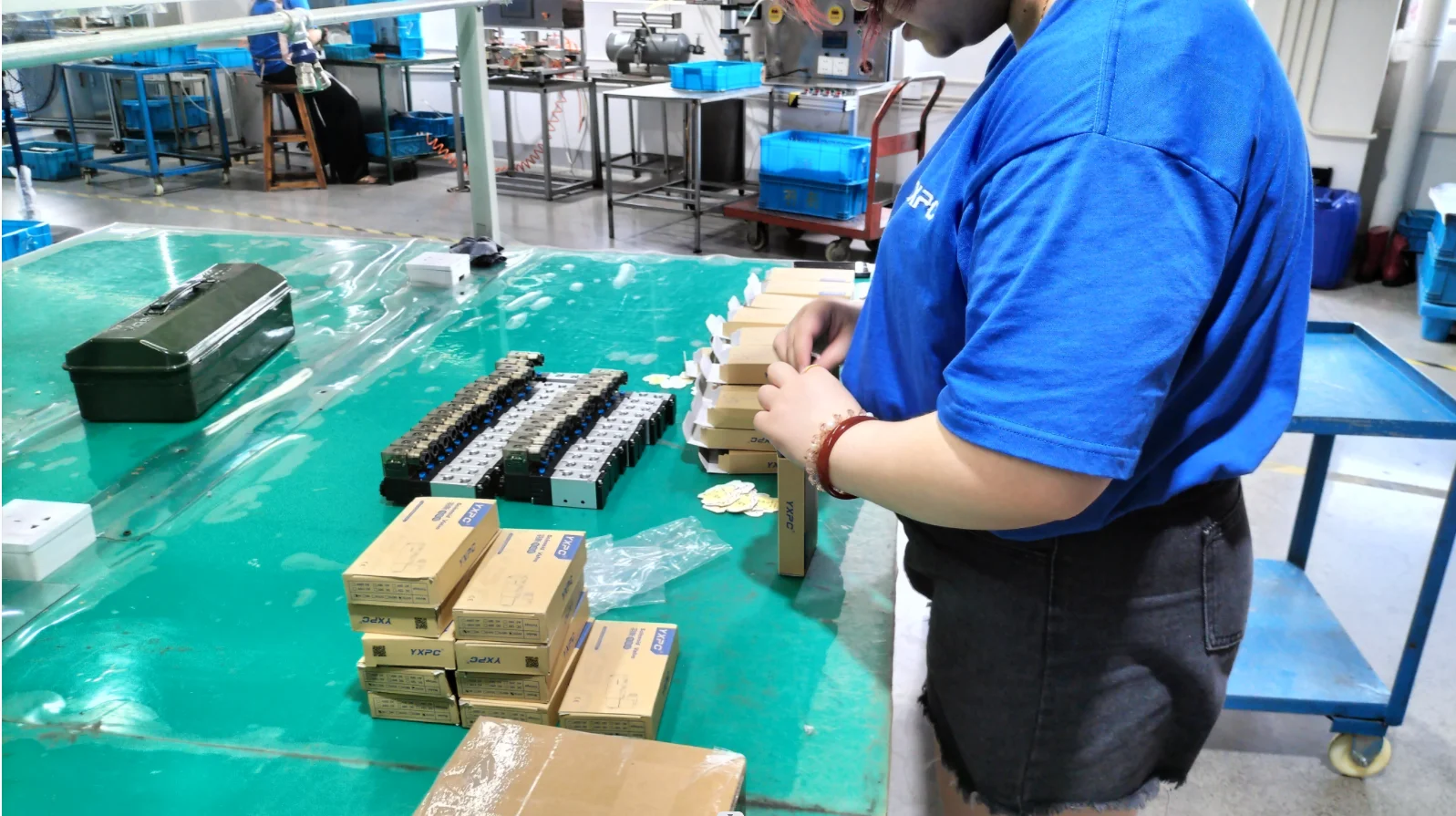 best YXPC Brand 4v series 5 port center closed three position pneumatic 5 ways 4v230-08 double 24 volt 5/3 way solenoid valve