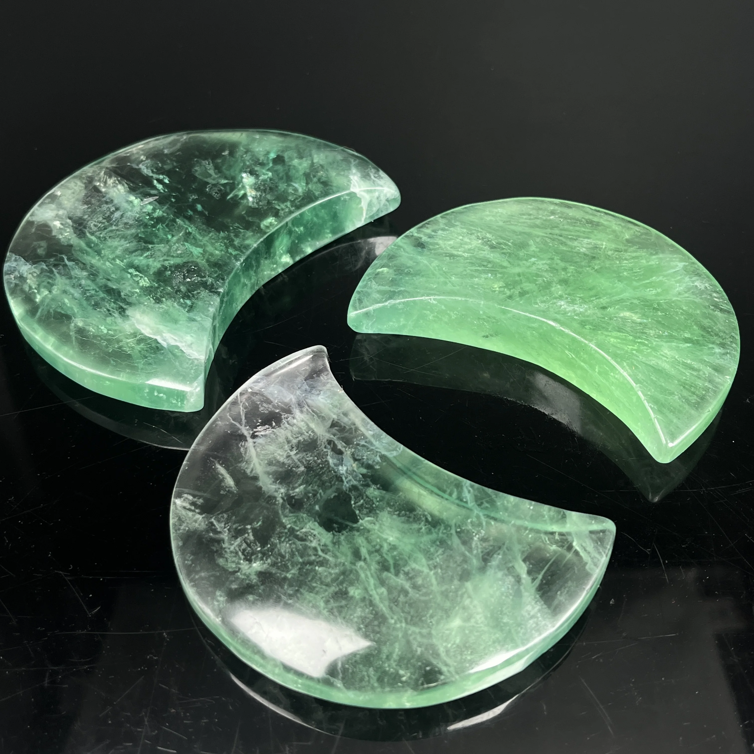 Fanshi Wholesale Hot Sale Natural Green Fluorite Moon Come With Stand Ornaments Polished Transparent Crystal Crafts Quartz Stone