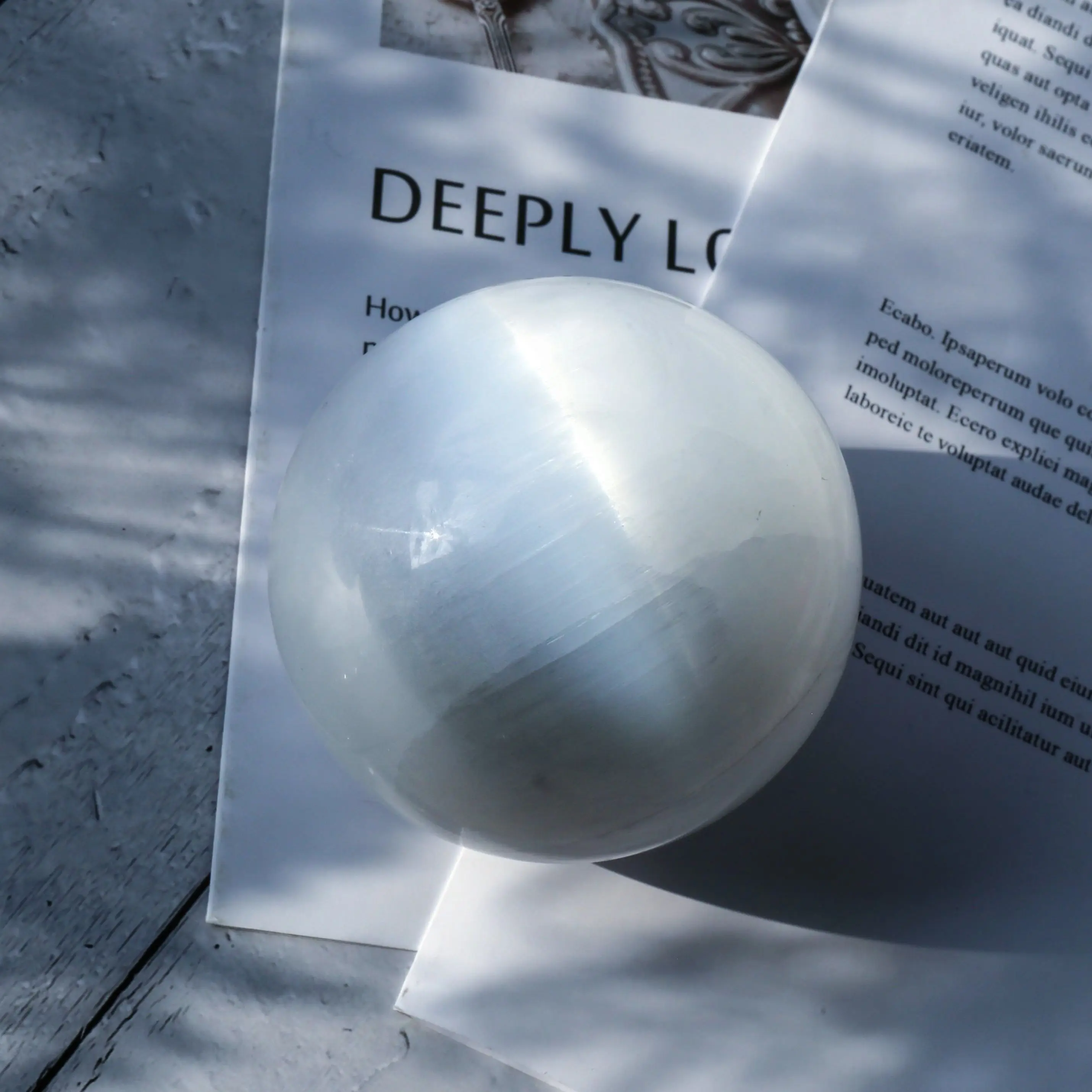 Yinglai Wholesale Selenite Crystal Healing Stones High Quality Selenite Palm Stone For Healing