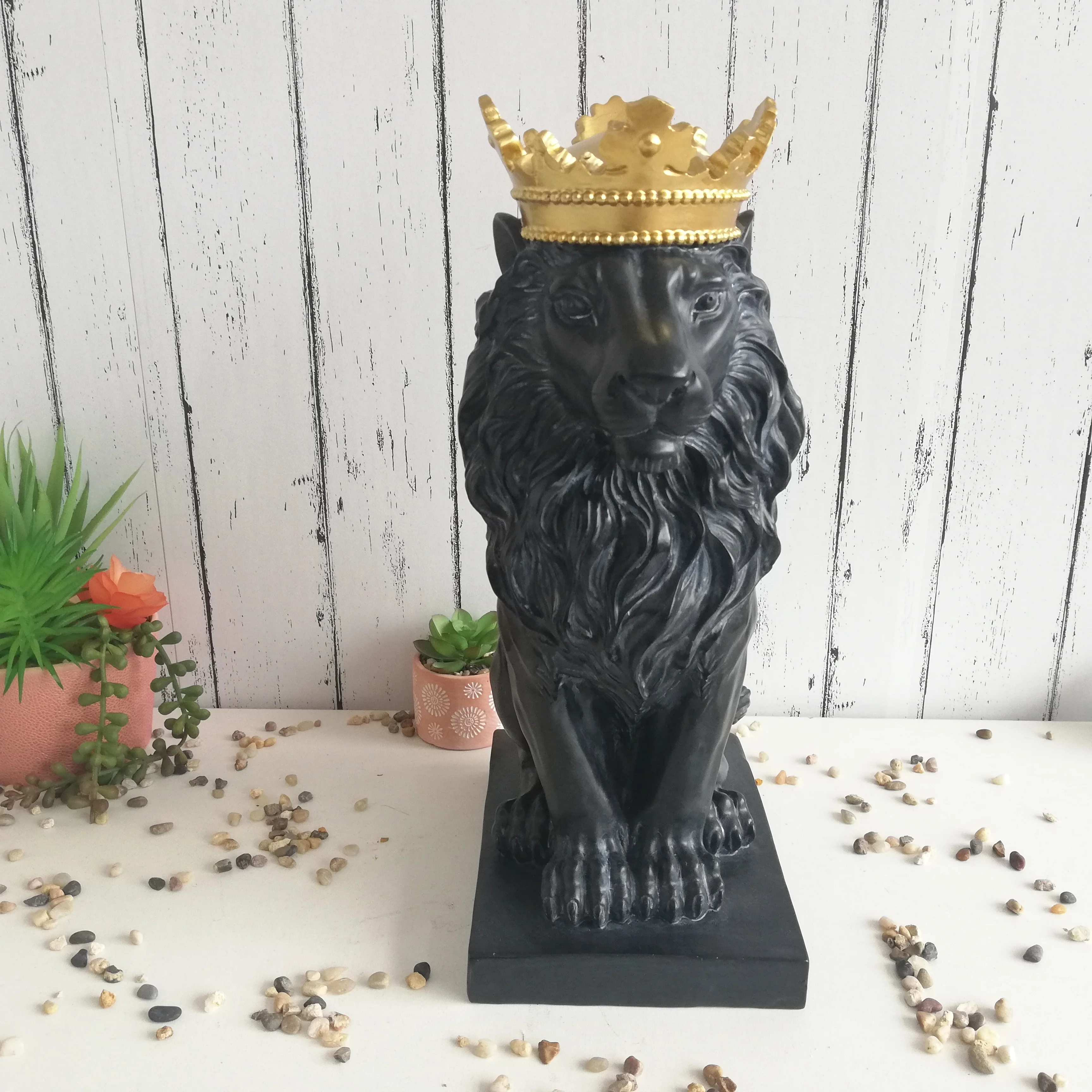 wholesale    Handmade Painted Resin king lion Figurine Sculpture with crown