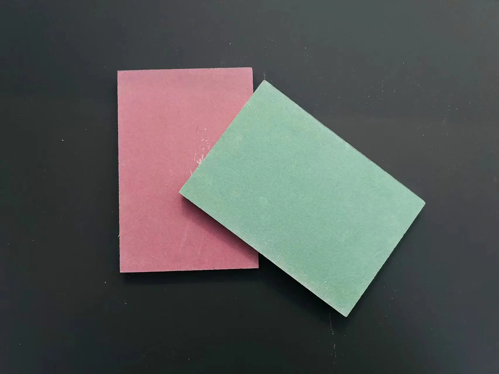 Low Priced Modern Style 1220*2400 Waterproof Gypsum Plasterboard for Hotel Decoration Square Wall Tile Shape