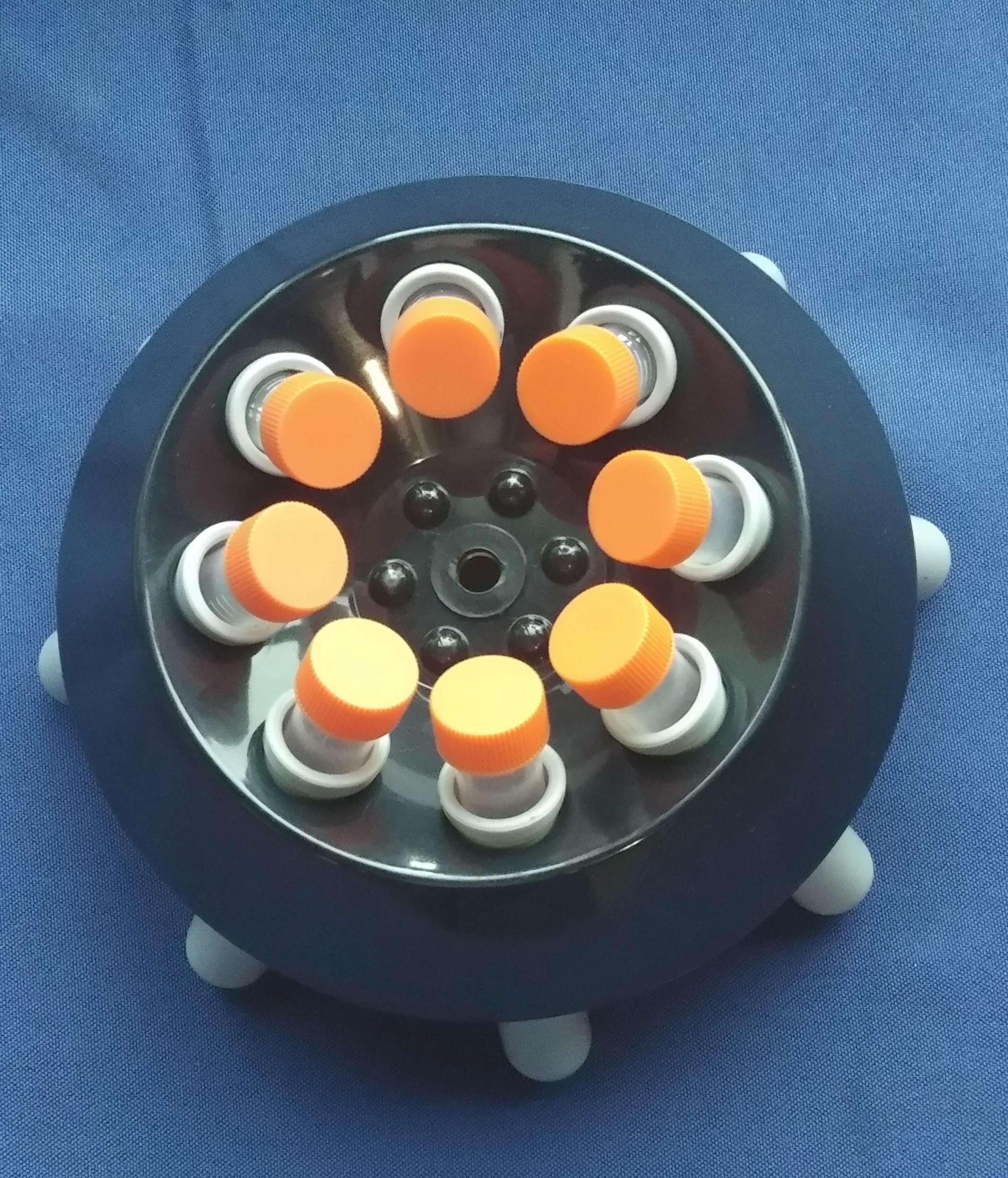 Micro low speed centrifuge with maximum capacity of 8 * 15ml / 12 * 10ml and weight of 7.5kg laboratory centrifuge