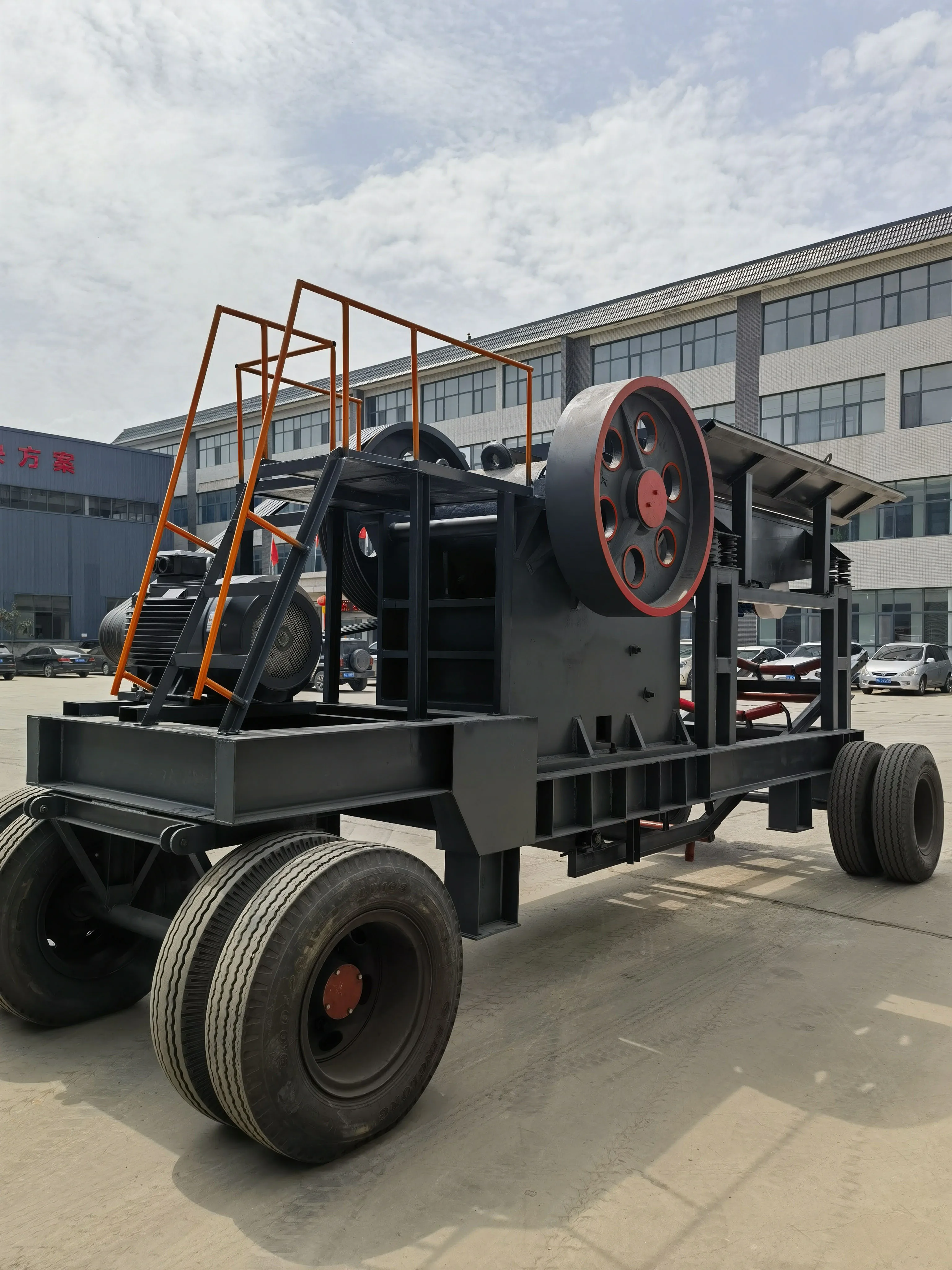 Portable Mini Small Stone Crusher Low Price Diesel Rock Crushing Machine Gold Copper Ore Jaw Crusher