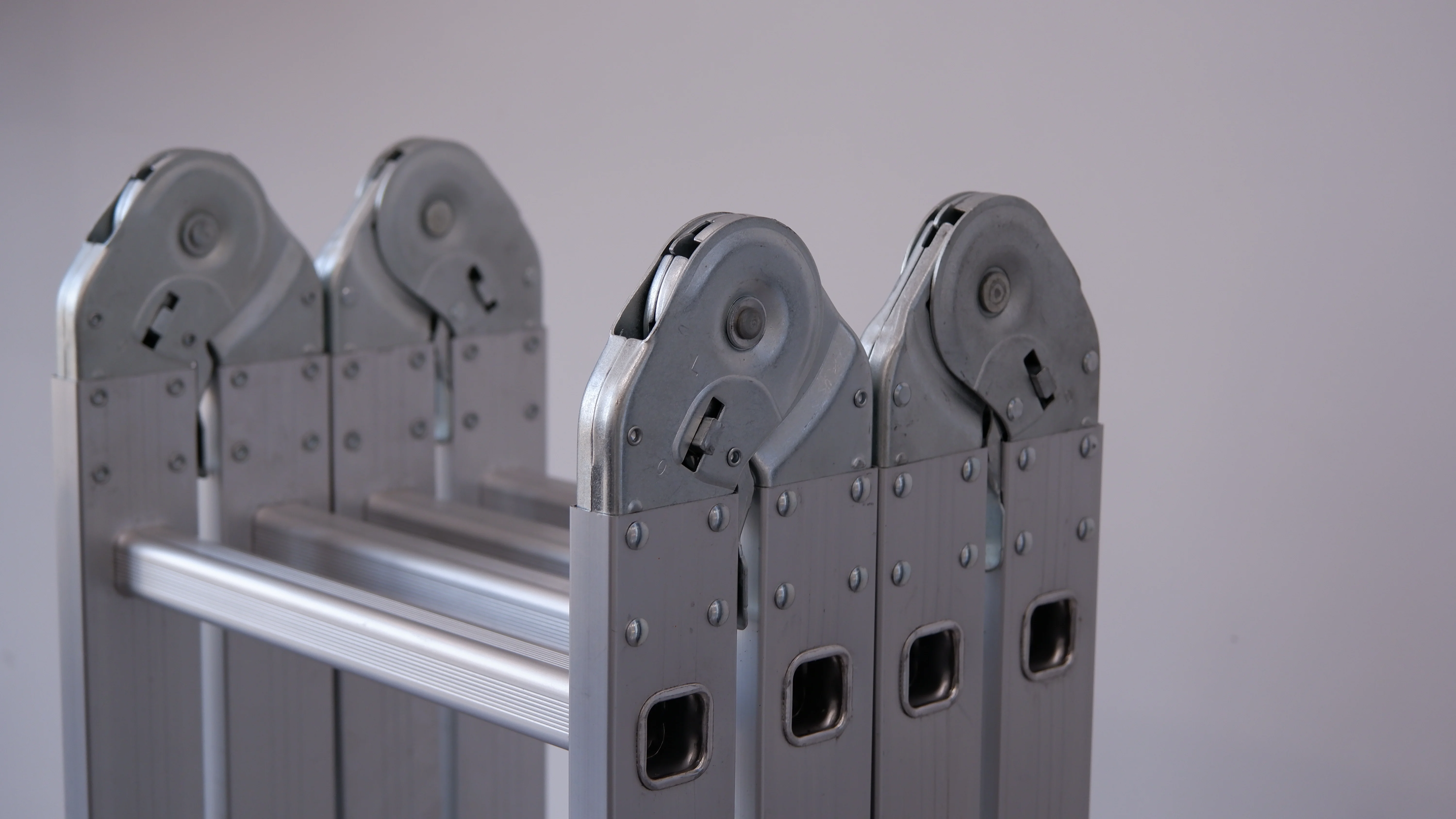 Multifunctional Aluminum Folding Ladder Large and Small Hinge Telescopic Stairs Climbing Device