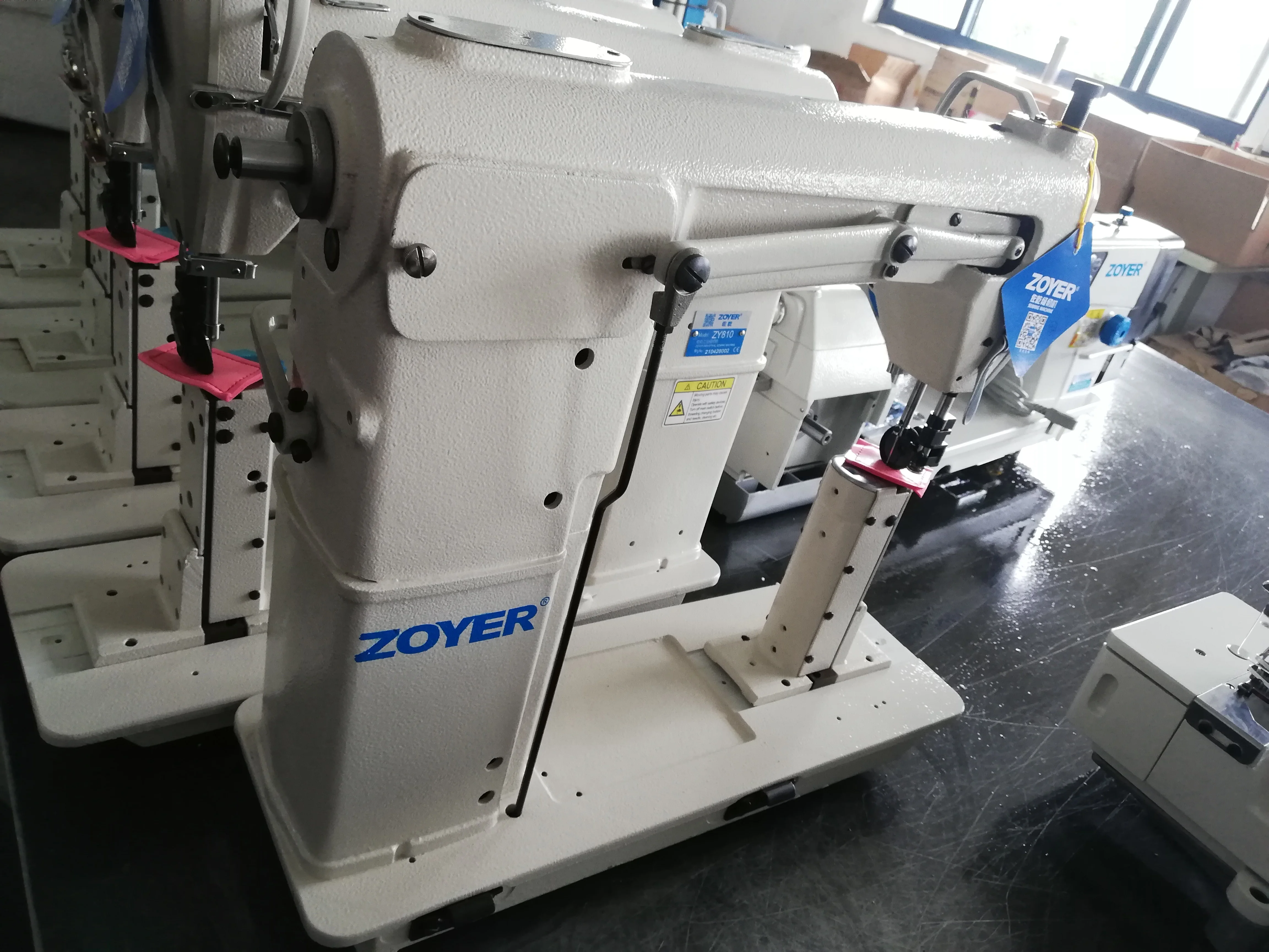 Швейная машина ZY820 Zoyer Golden Wheel с двумя иглами (ZY820)