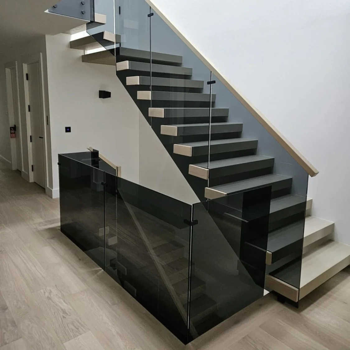 Rising Commercial Customized Floating Straight Stairs Modern Wooden Staircase Interior Stair with Factory Price