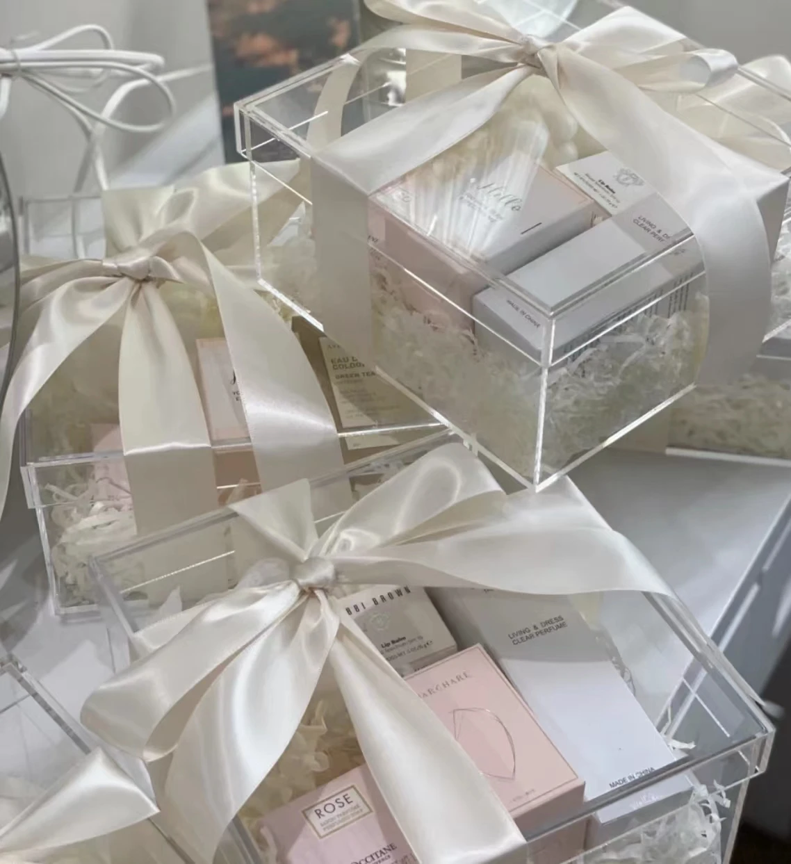 Wholesale Custom Logo Transparent Square Exquisite Acrylic Box Chocolate Candy Perfume Gift Box With Ribbon