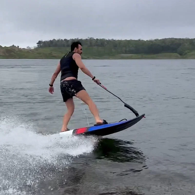 12 HP two stroke water-cooling Fuel Engine Jet Surfboard Carbon 110cc gas surfboard with 55km/h Speed