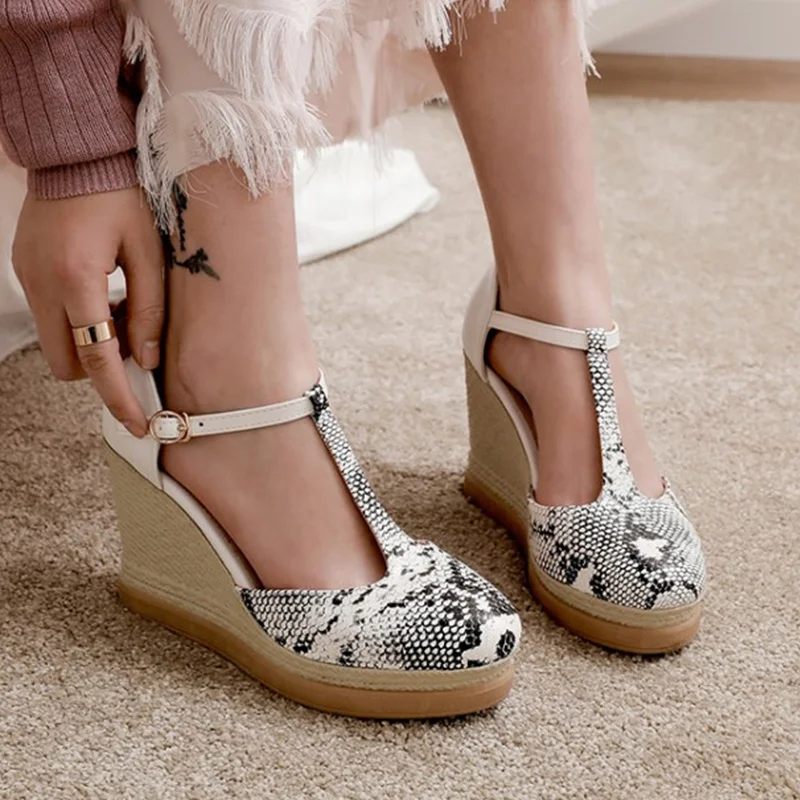 Factory Sale Various Wholesale Casual Snickers Outdoor Wholesale Sport Sneakers Casual Women High Heels Shoes